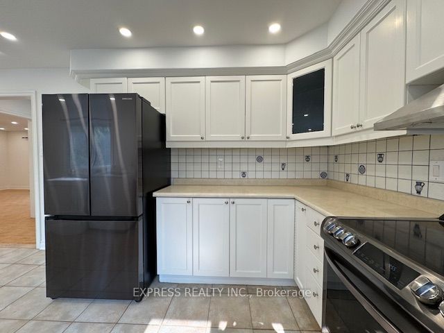 2 Pearson Avenue Main, Richmond Hill, ON L4C 6T5 photo 4