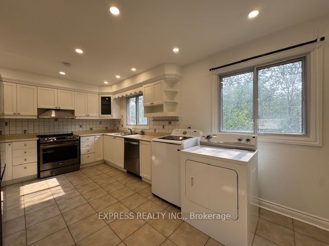 2 Pearson Avenue Main, Richmond Hill, ON L4C 6T5 photo 5