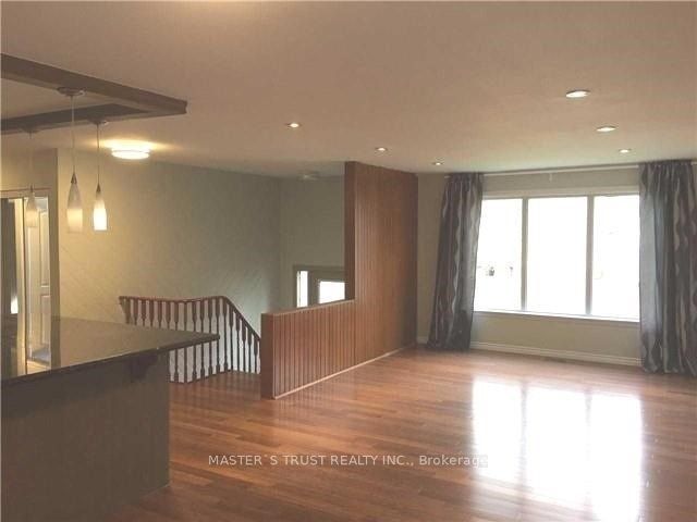 38 Penwick Crescent, Richmond Hill, ON L4C 5B4 photo 2