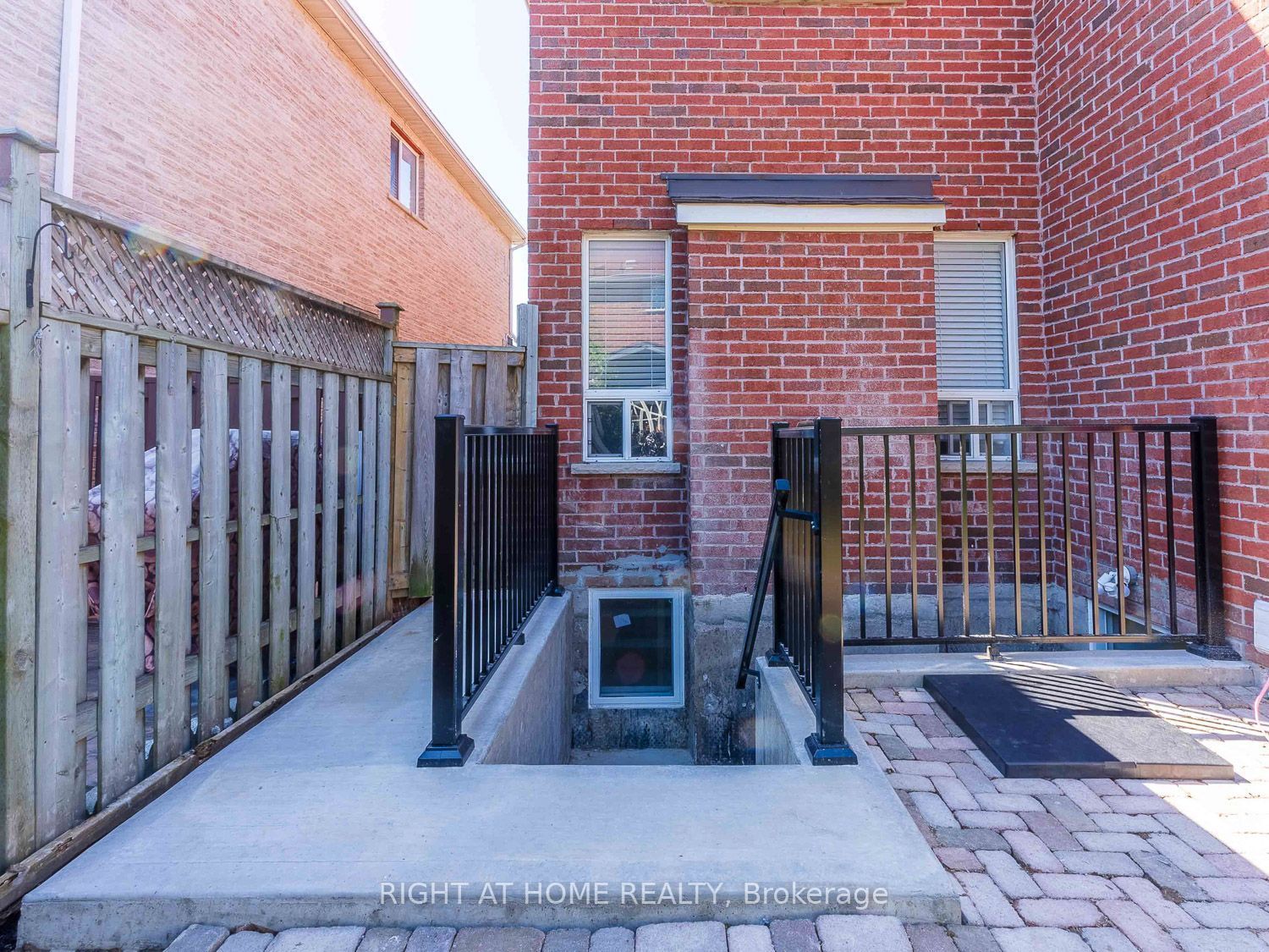99 Purcell Crescent B, Vaughan, ON L6A 3C7 photo 2
