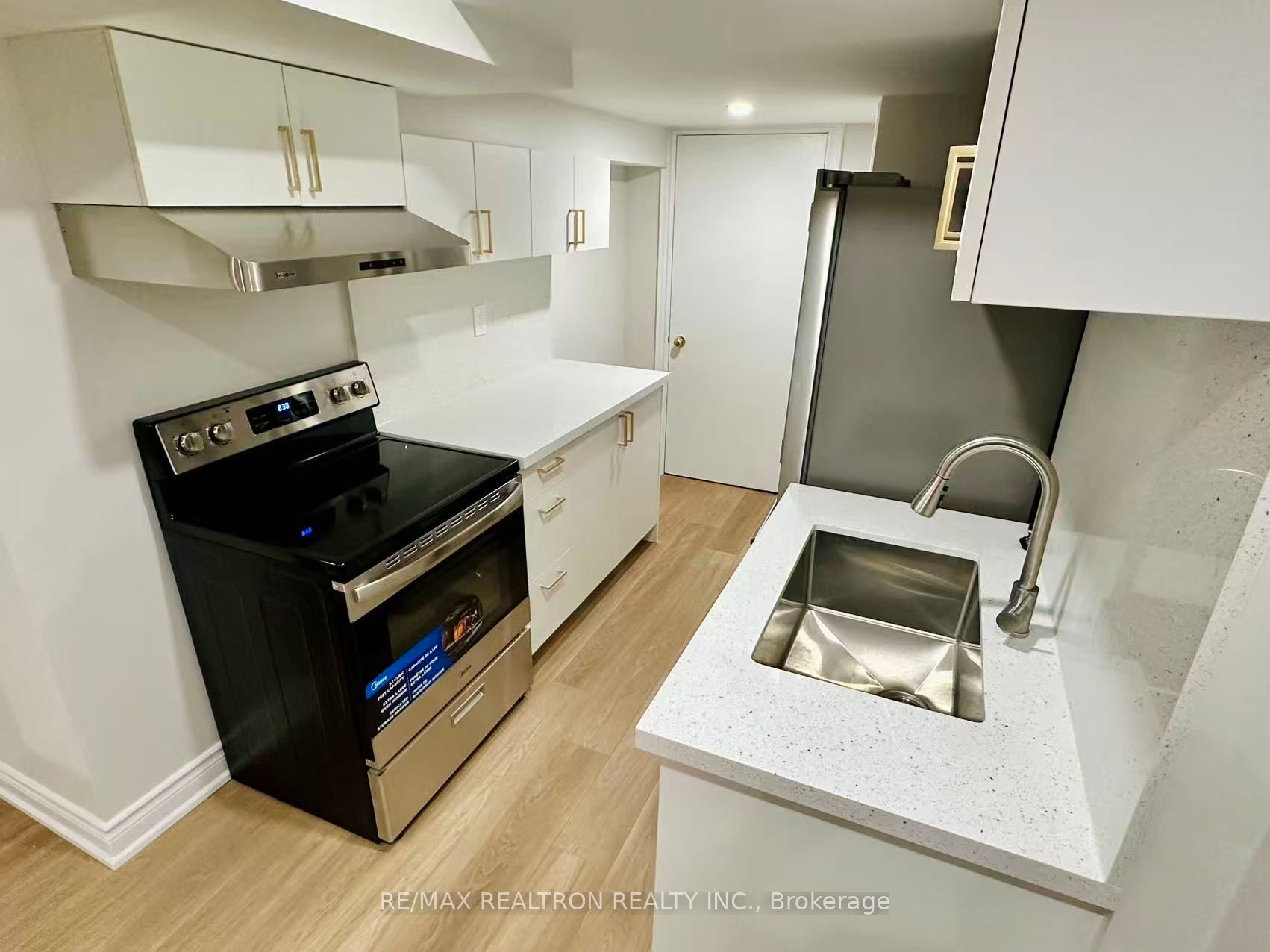 511 Pleasant Ridge Avenue Bsmt, Vaughan, ON L4J 8X3 photo 3