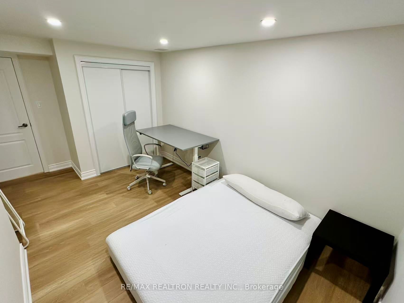 511 Pleasant Ridge Avenue Bsmt, Vaughan, ON L4J 8X3 photo 5