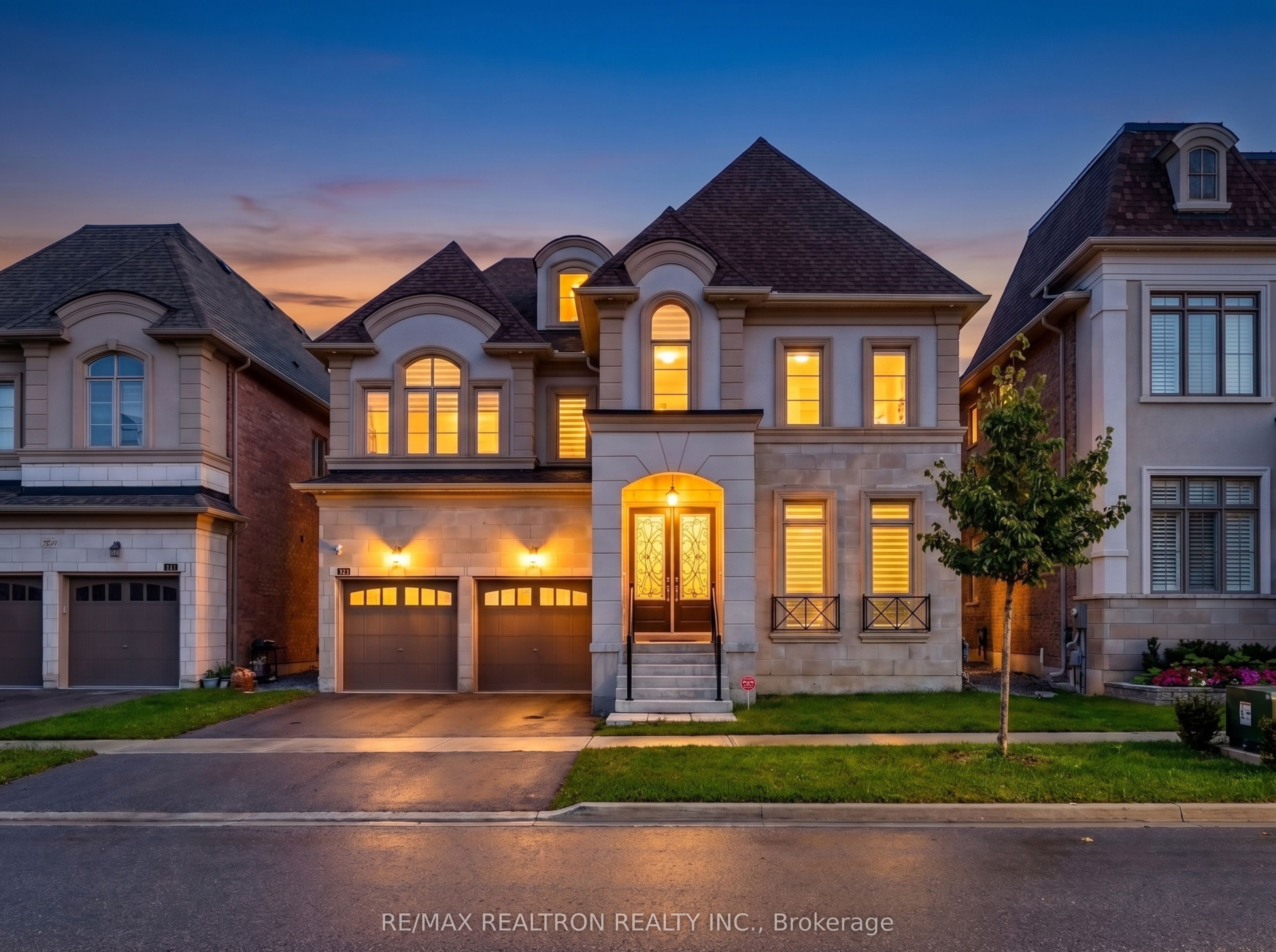 209 Hillsview Drive, Richmond Hill, ON L4C 4L8