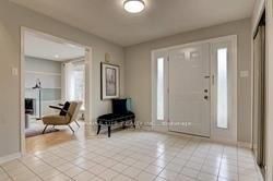 175 Keffer Circle, Newmarket, ON L3X 1R9 photo 2
