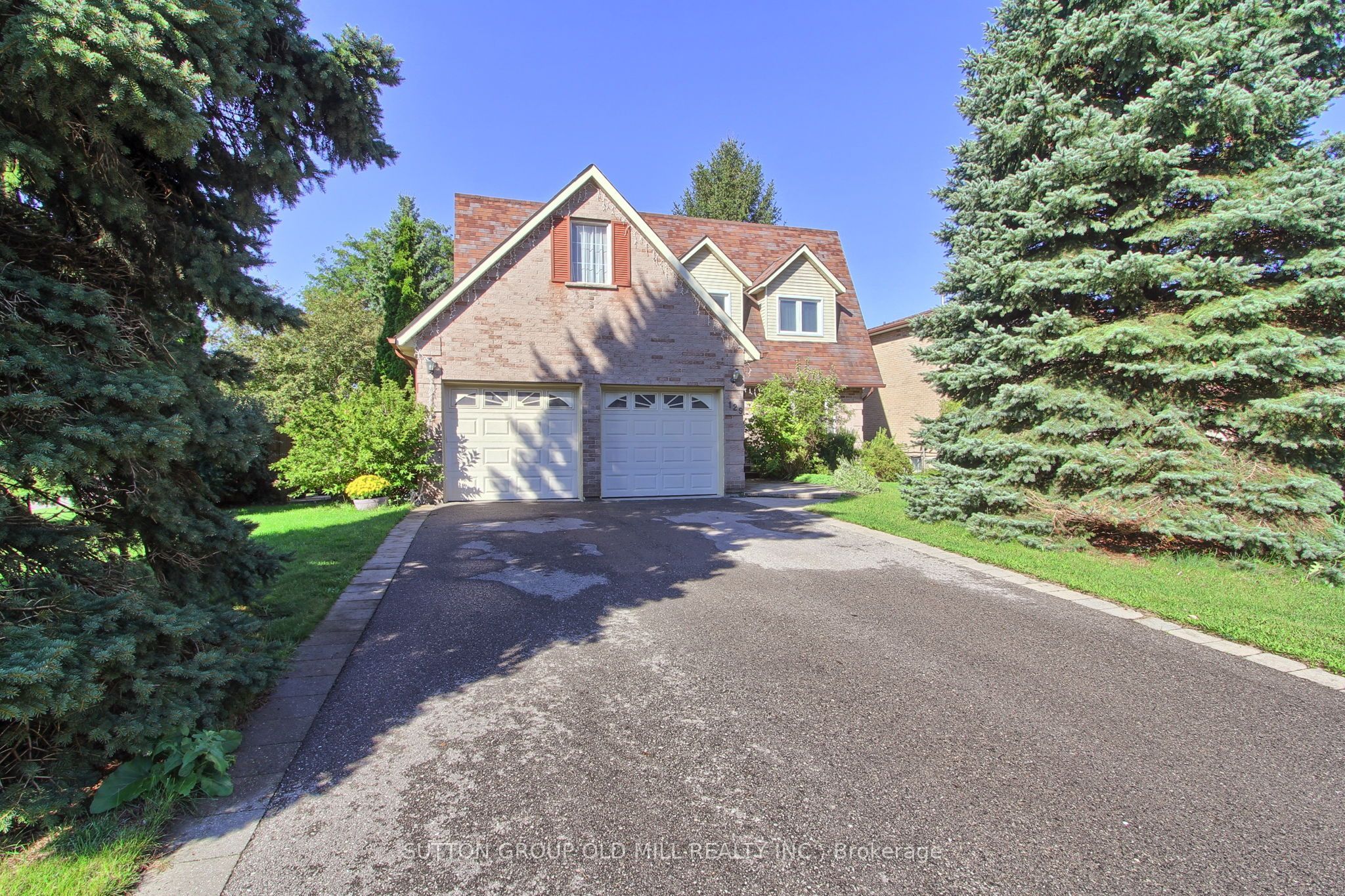 129 Robin Court, Newmarket, ON L3Y 6B2