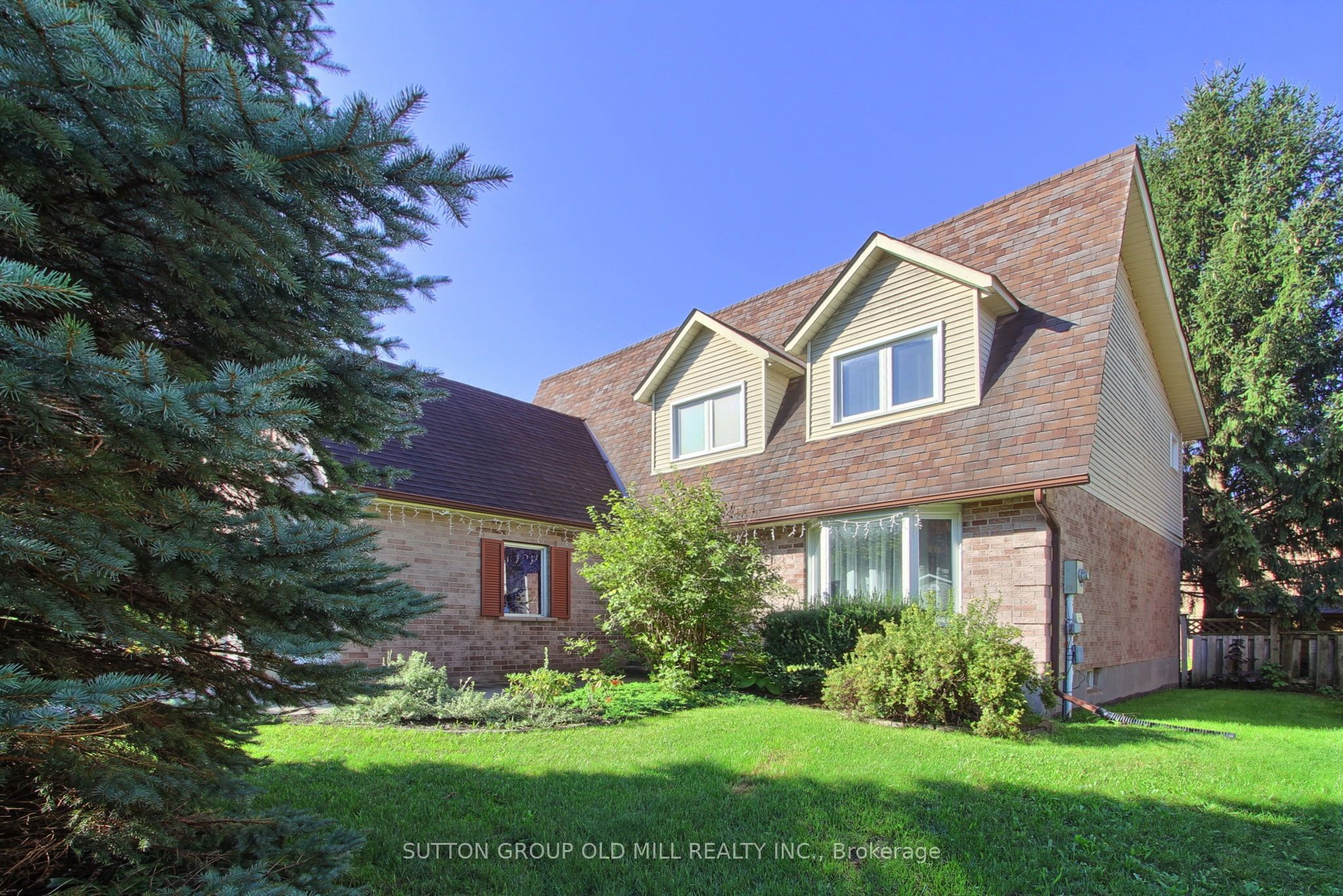 129 Robin Court, Newmarket, ON L3Y 6B2 photo 2