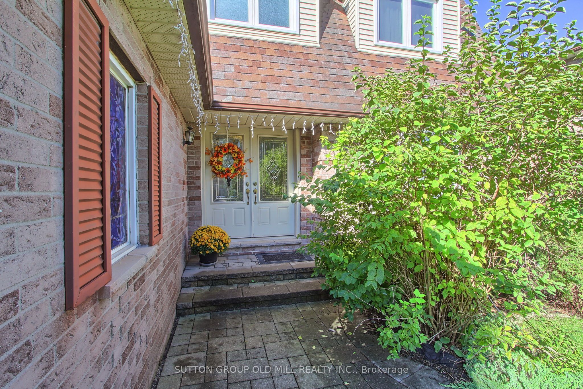 129 Robin Court, Newmarket, ON L3Y 6B2 photo 3