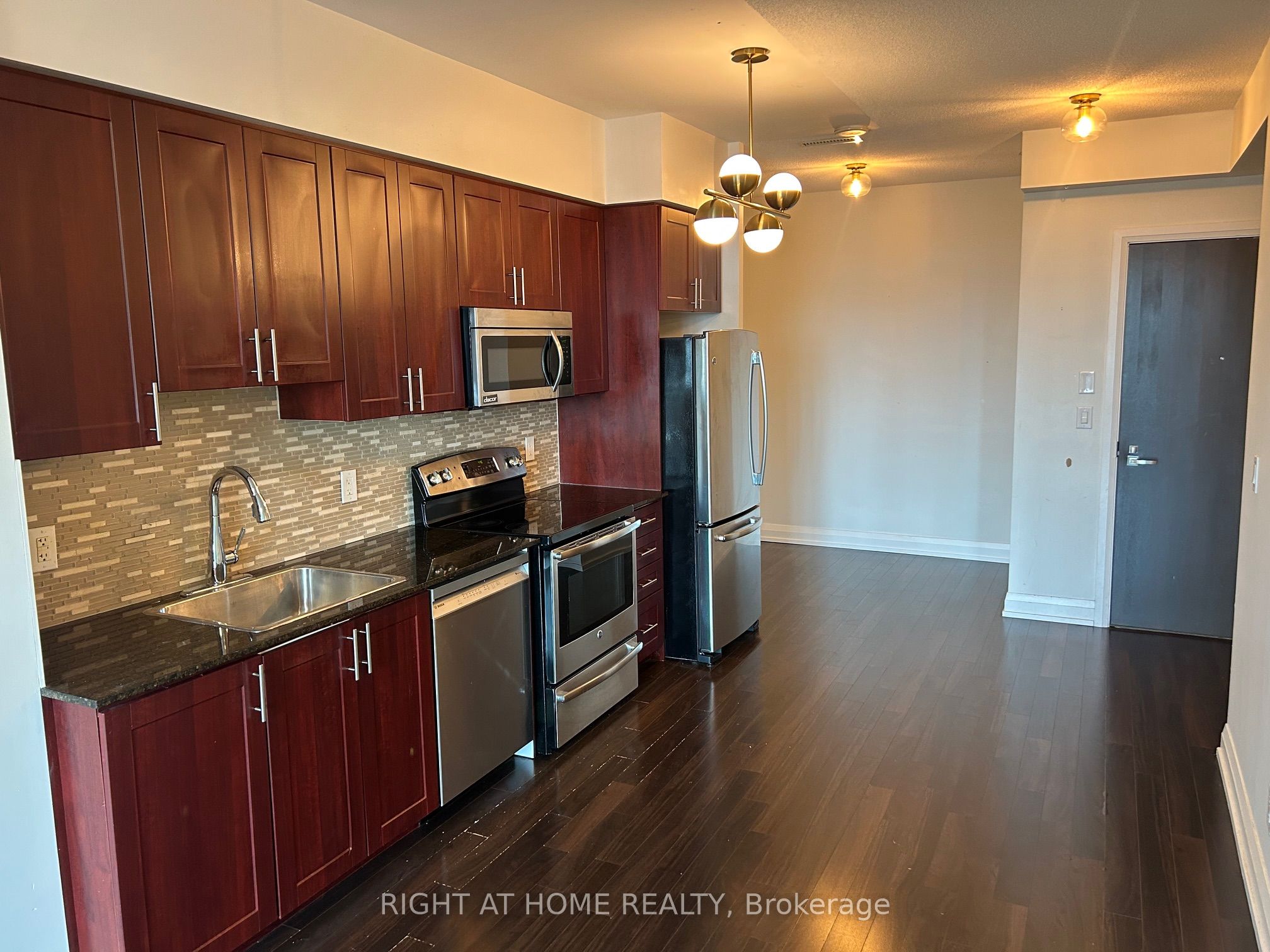 7161 Yonge Street 2123, Markham, ON L3T 0C8 photo 5