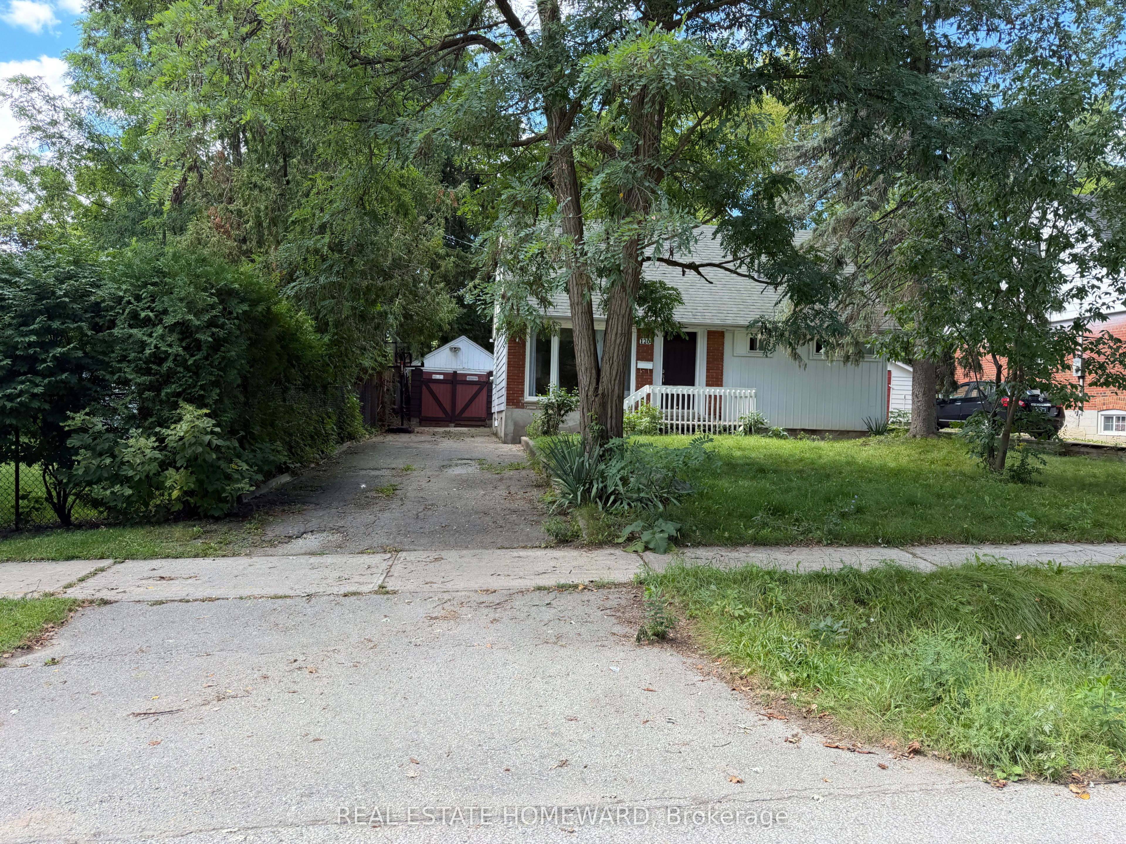 120 Baker Avenue, Richmond Hill, ON L4C 1X4