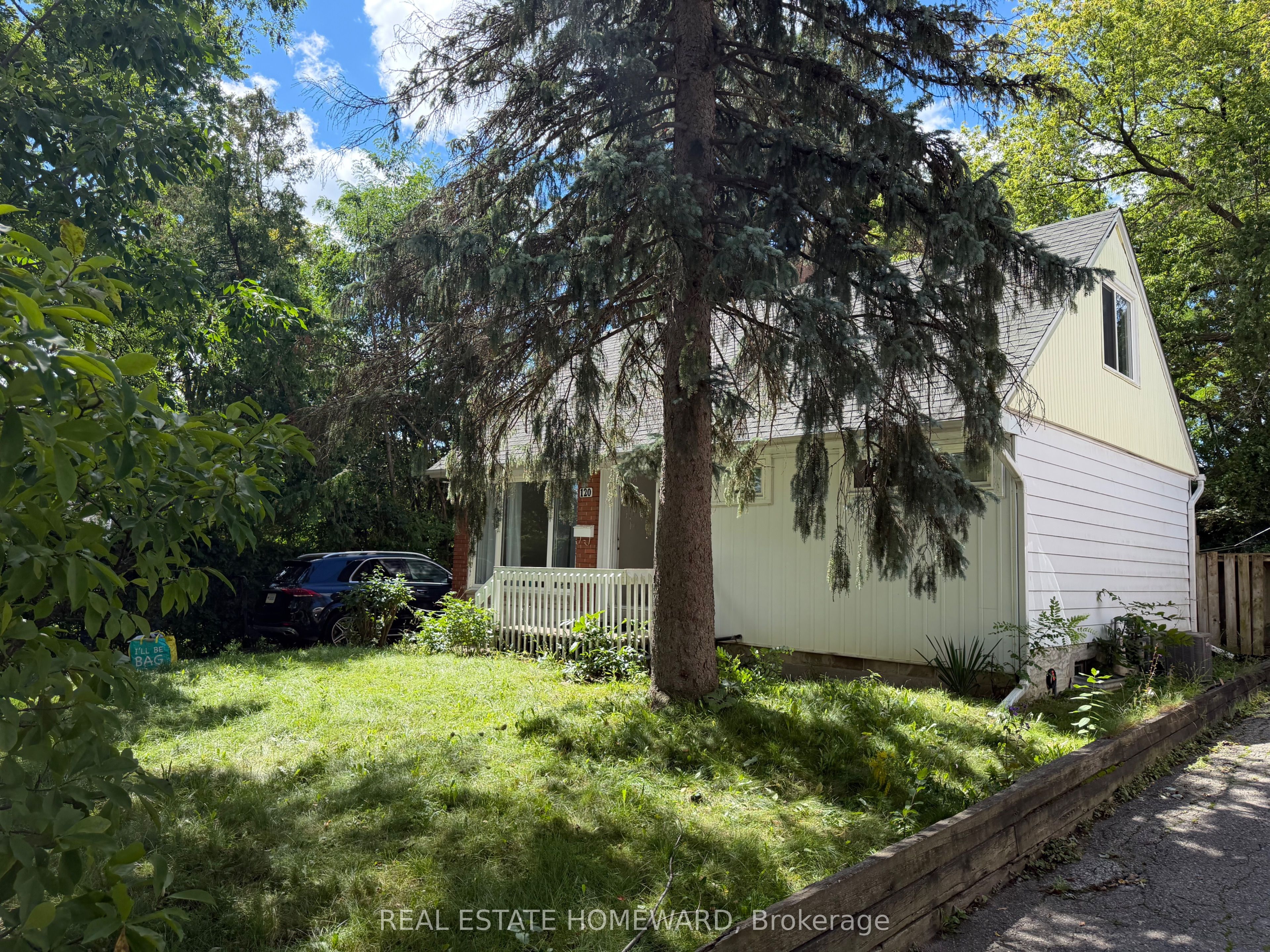 120 Baker Avenue, Richmond Hill, ON L4C 1X4 photo 2