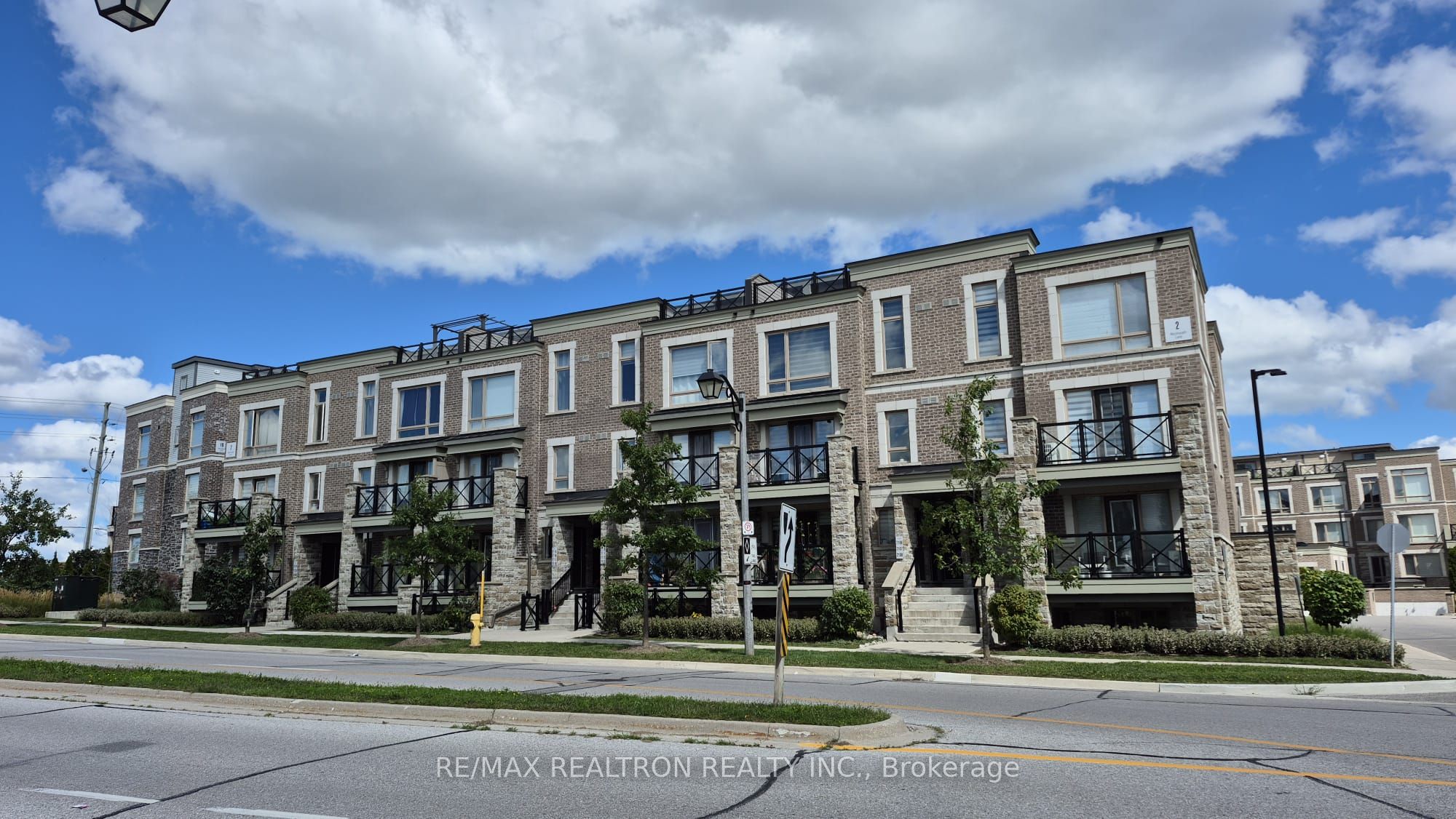 2 Westmeath Lane 2120, Markham, ON L6B 1N5