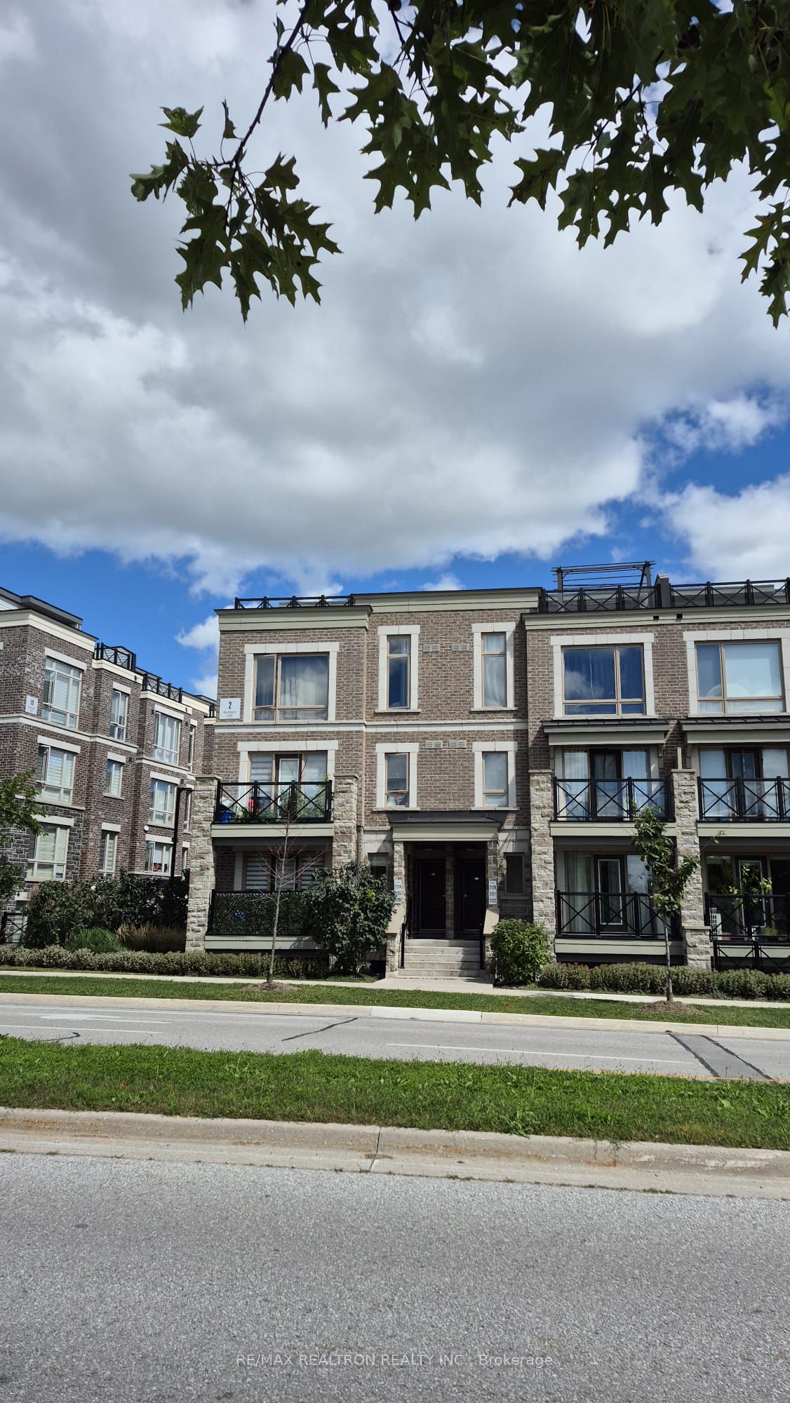 2 Westmeath Lane 2120, Markham, ON L6B 1N5 photo 2