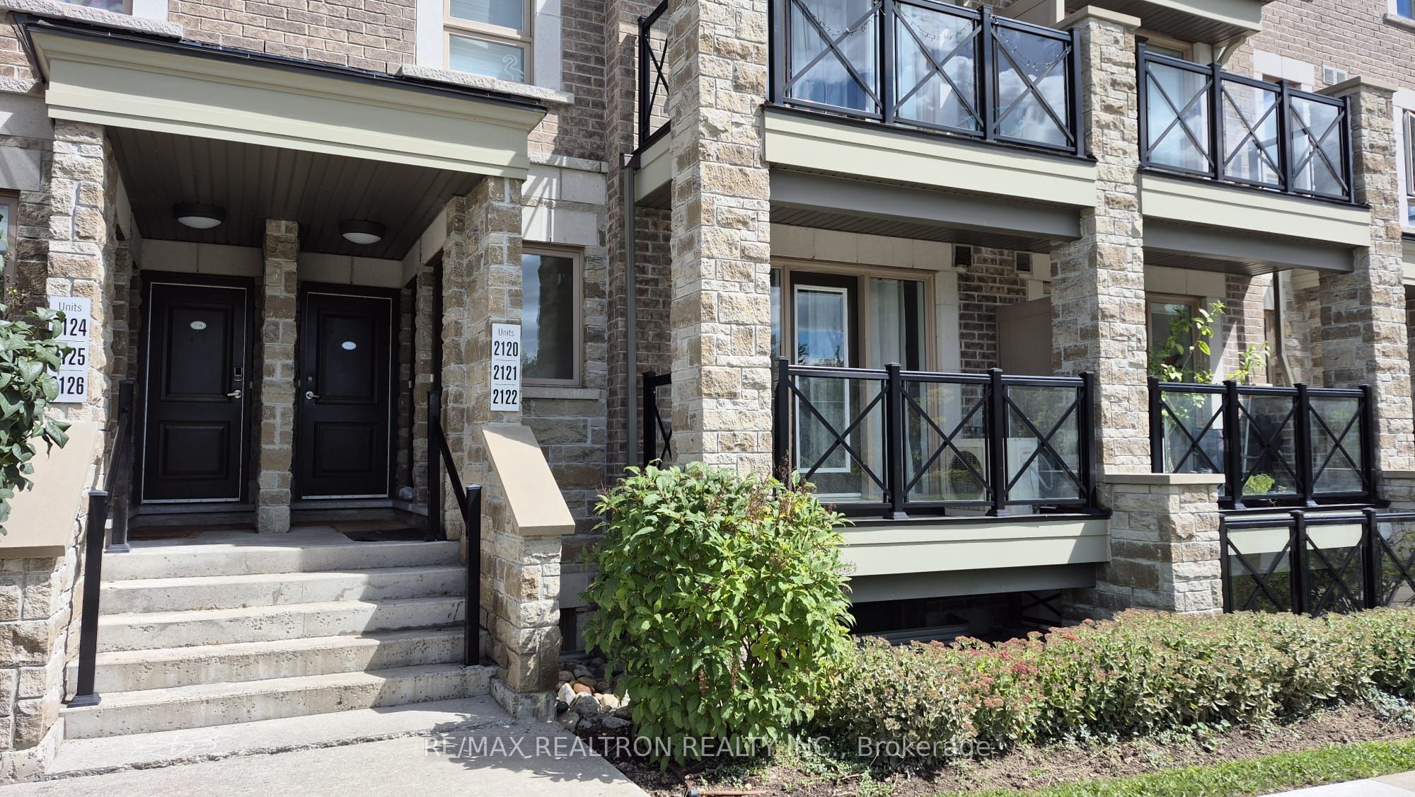2 Westmeath Lane 2120, Markham, ON L6B 1N5 photo 3