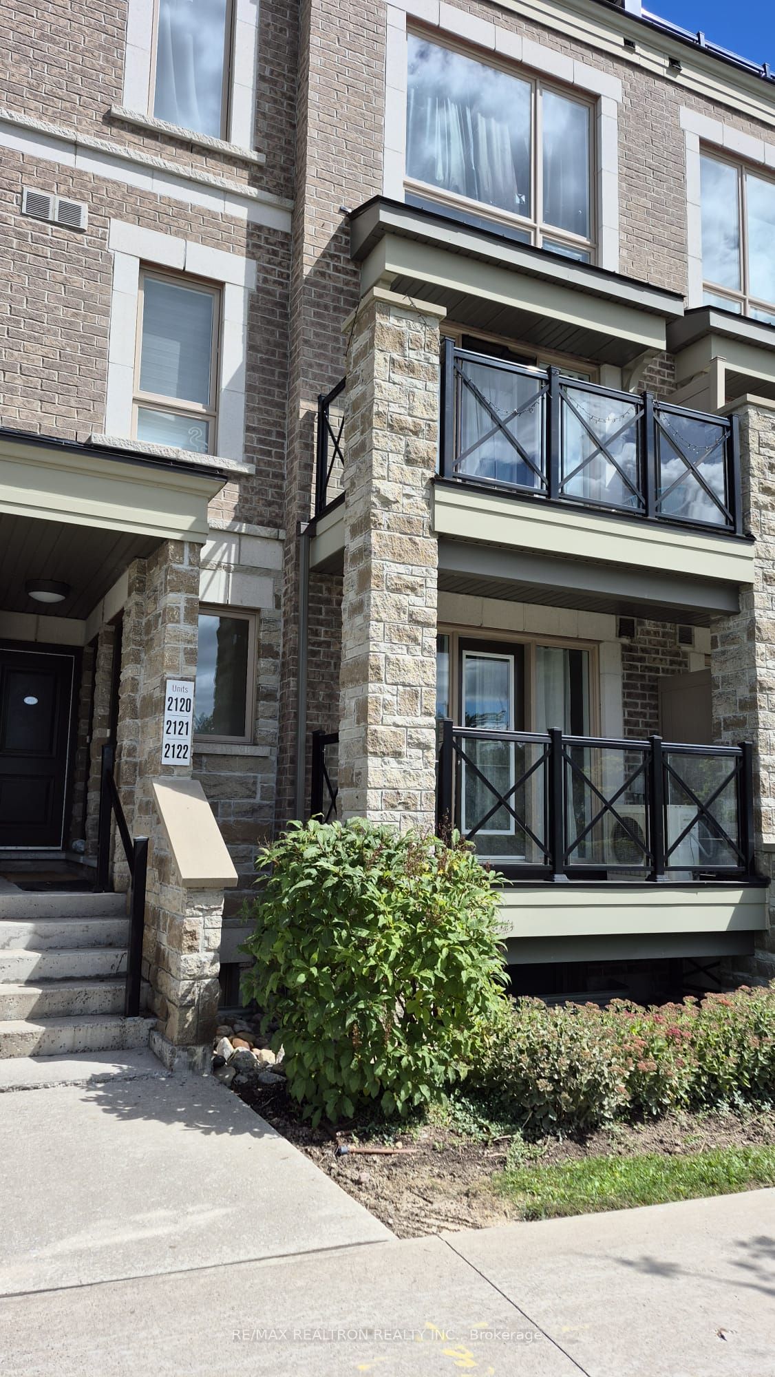 2 Westmeath Lane 2120, Markham, ON L6B 1N5 photo 4