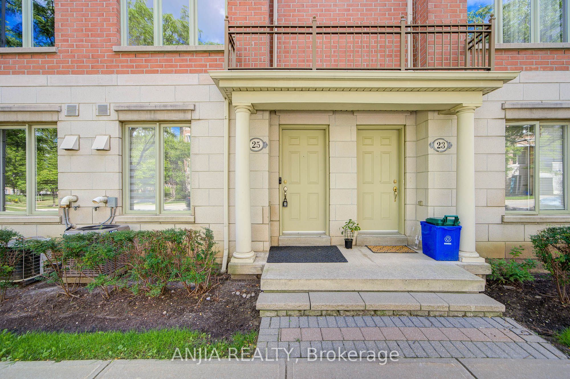 25 Galleria Parkway, Markham, ON L3T 0A4 photo 2