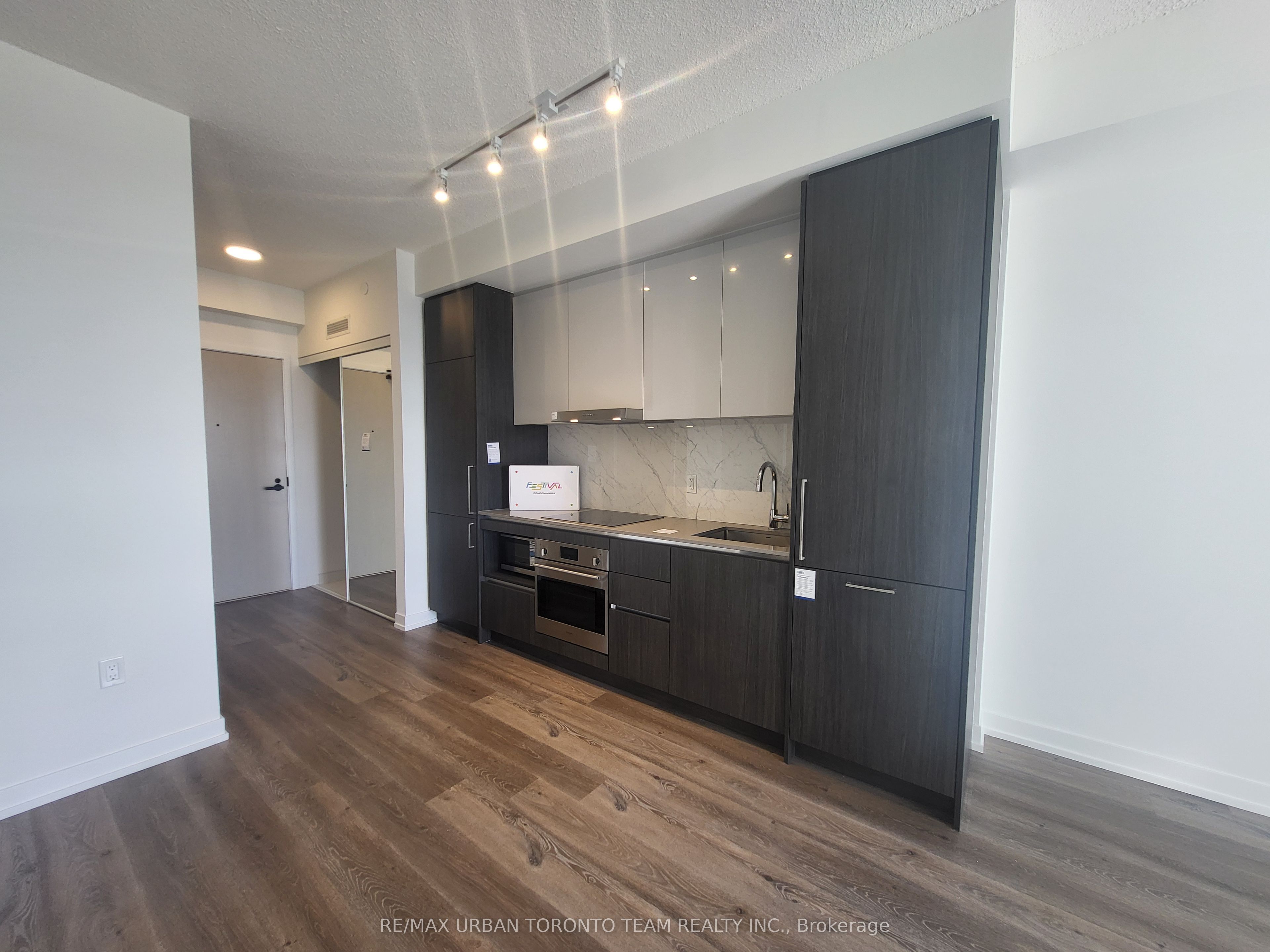 225 Commerce Street 3905, Vaughan, ON L4K 0R1 photo 3
