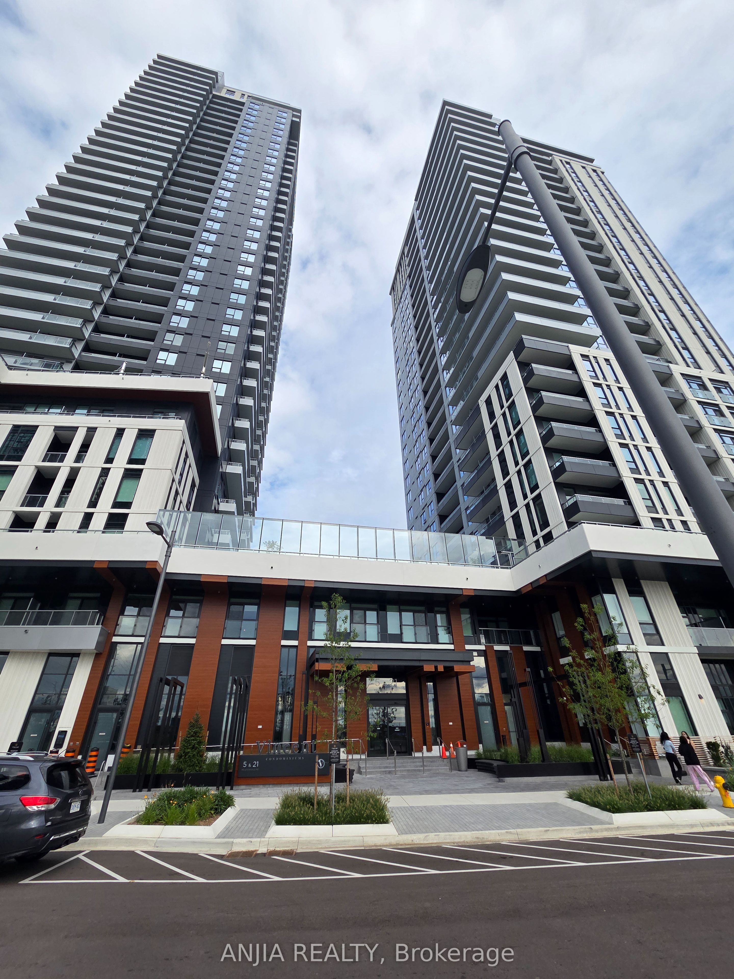 5 Meadowdale Road 1509, Vaughan, ON L4K 0C7