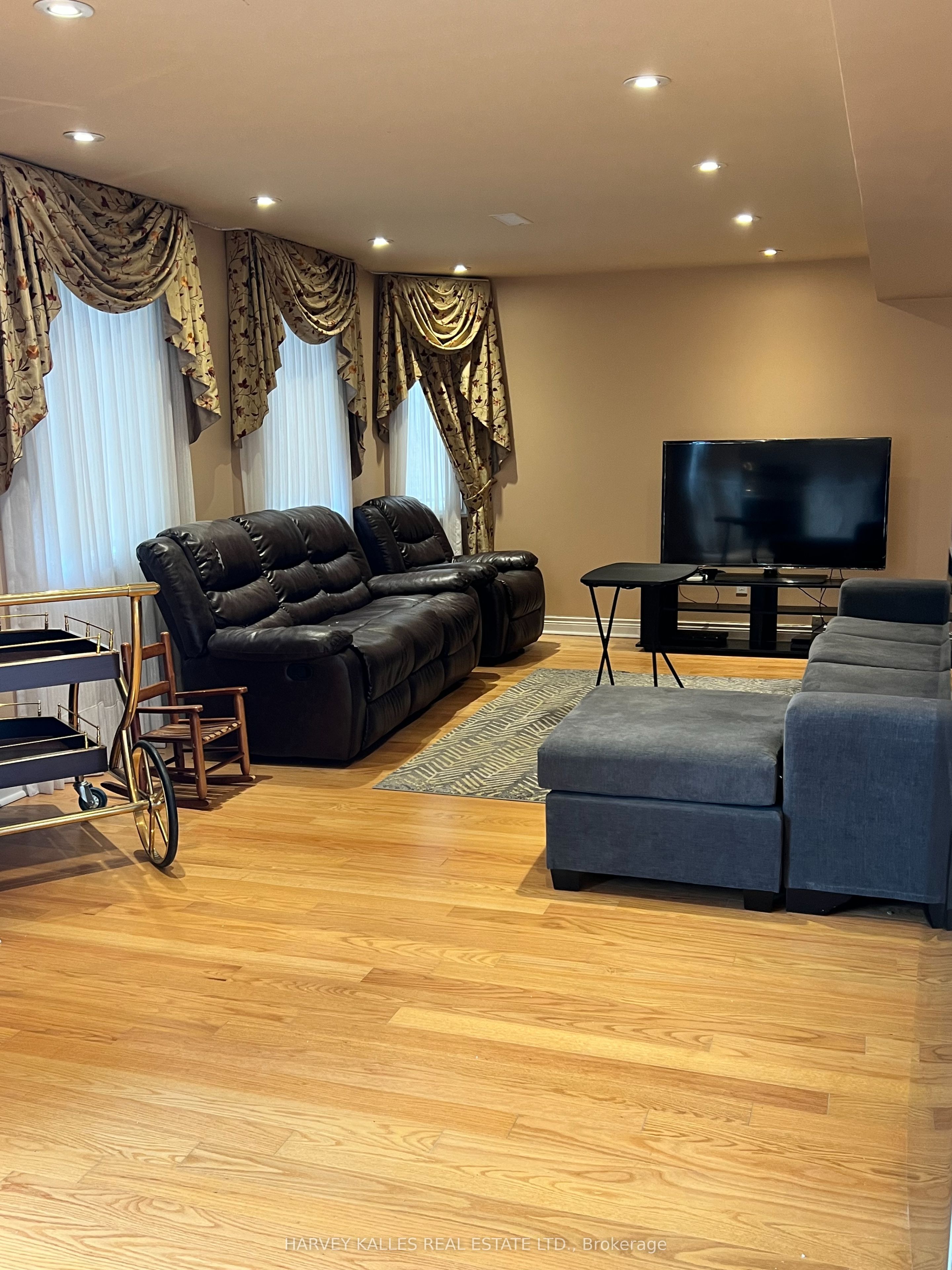 44 Ann Louise Crescent Bsmt, Markham, ON L3S 0A8 photo 3