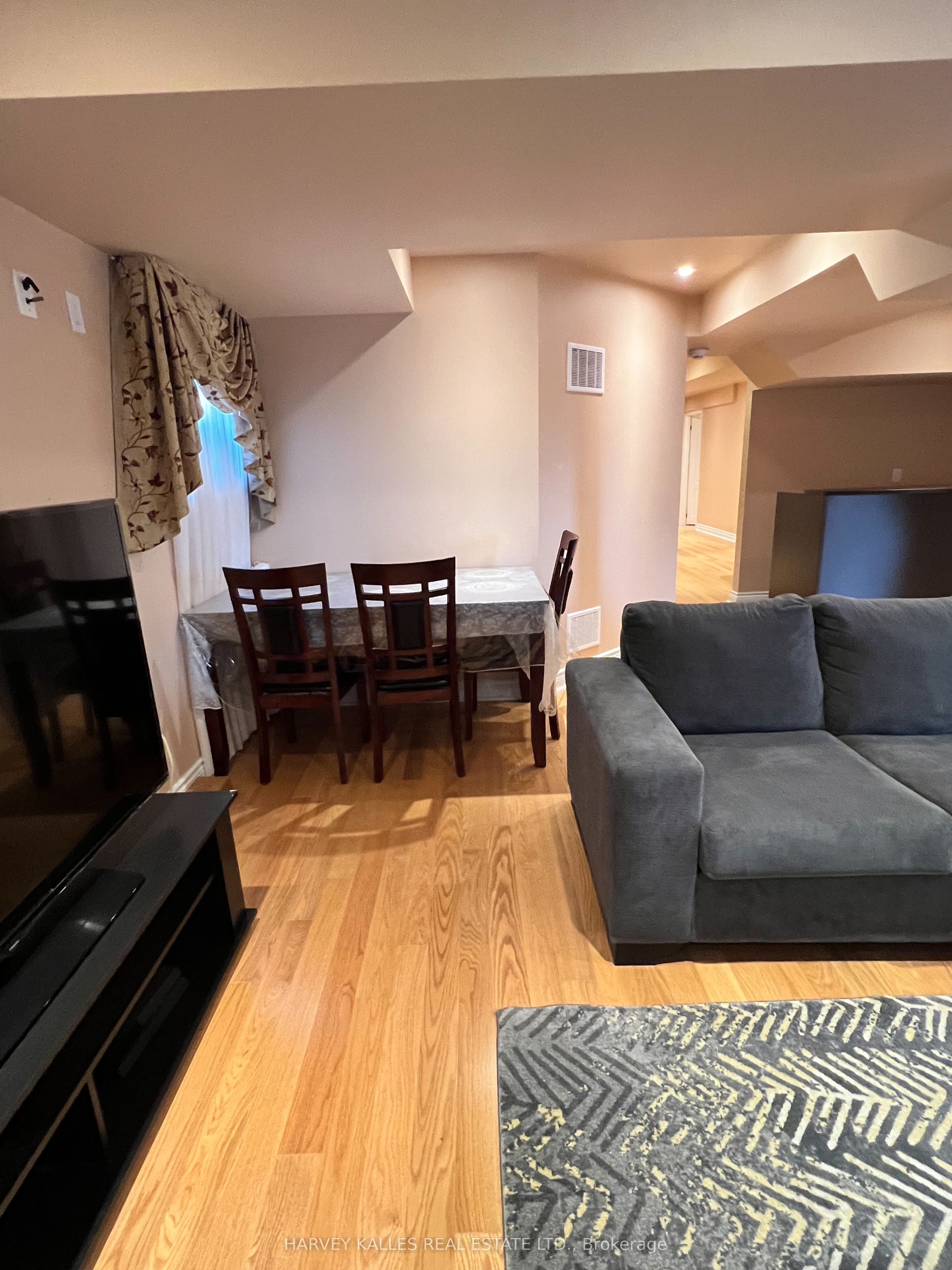 44 Ann Louise Crescent Bsmt, Markham, ON L3S 0A8 photo 4