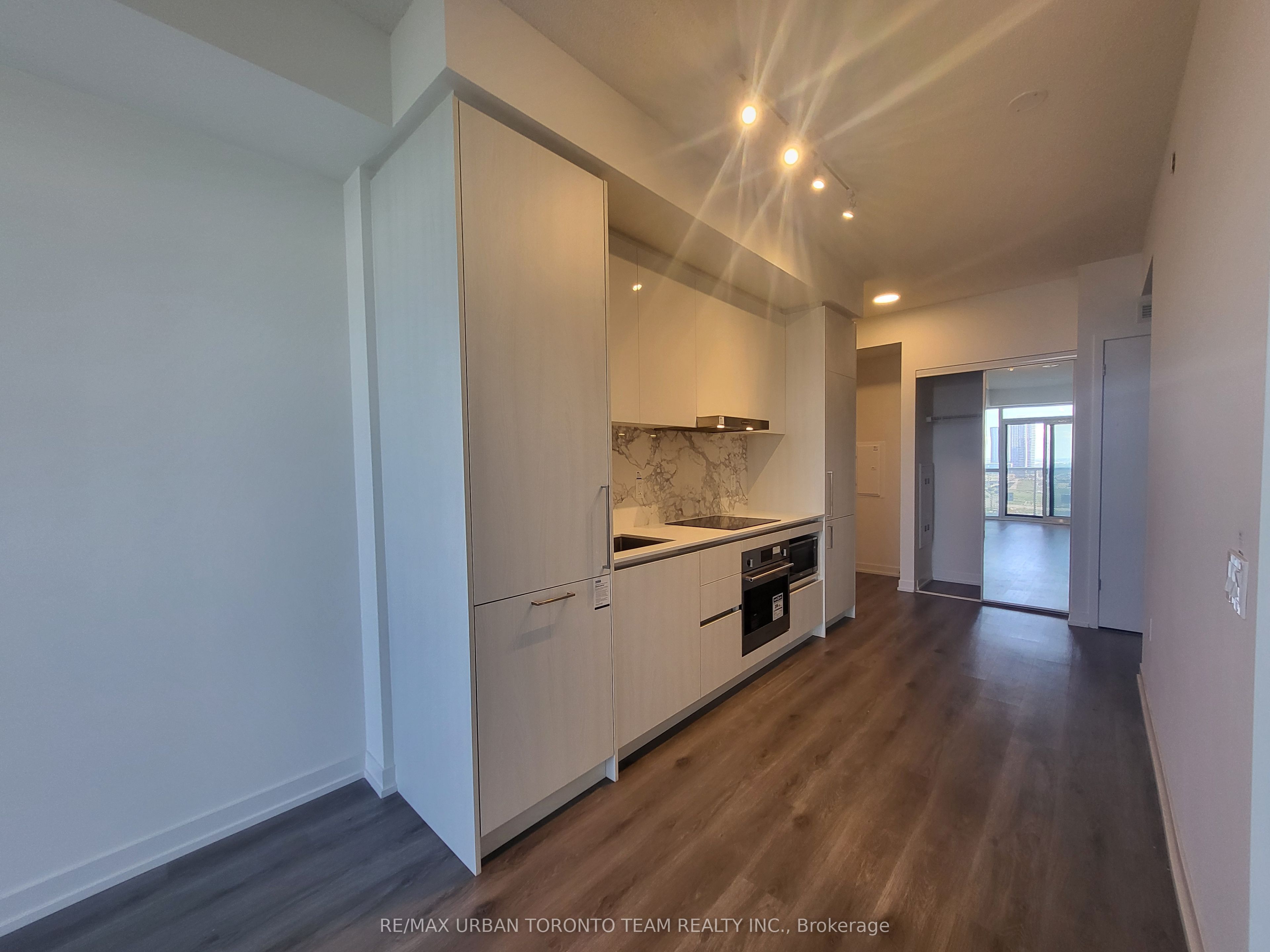 225 Commerce Street 808, Vaughan, ON L4K 0R1 photo 3