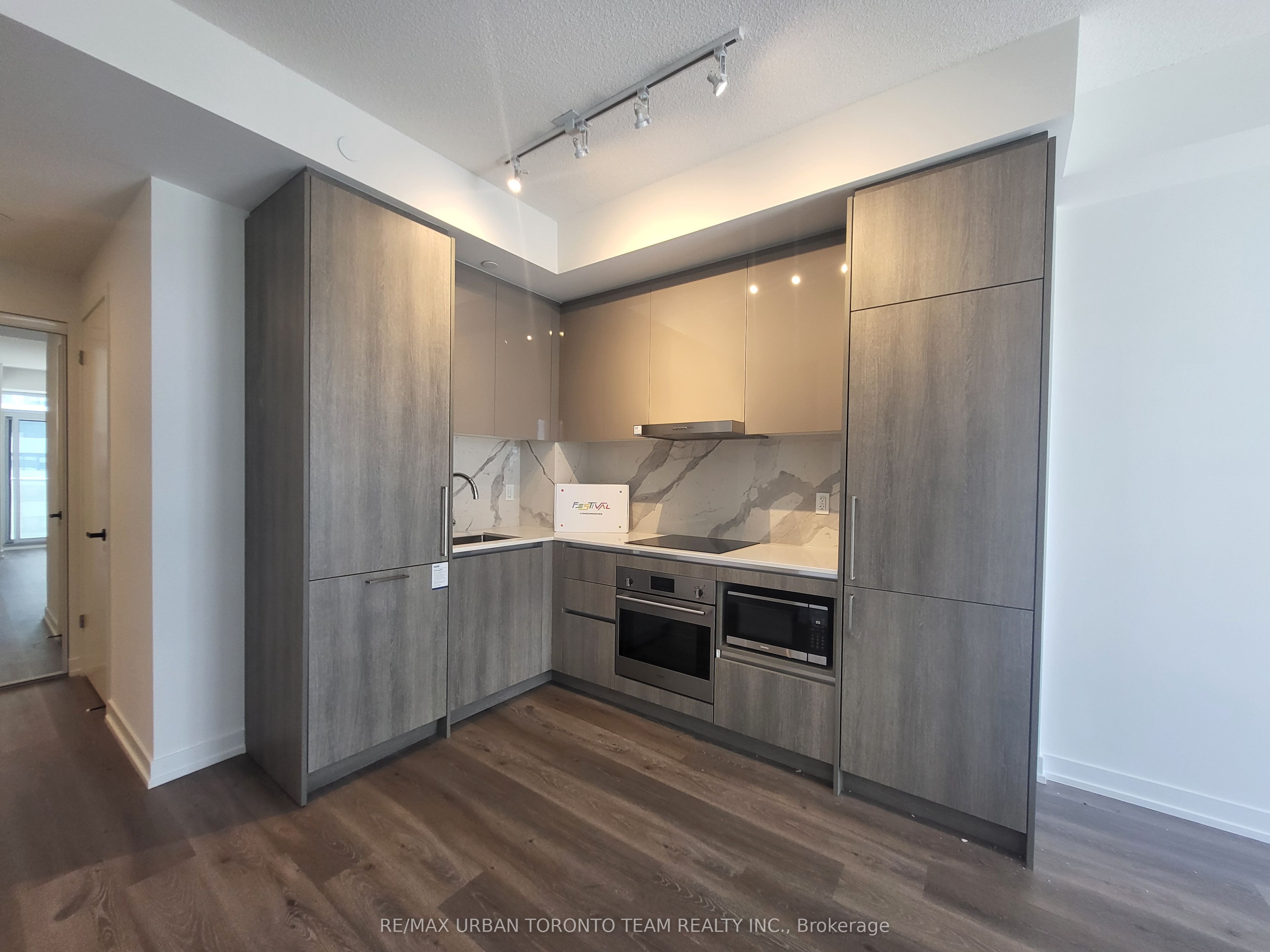 225 Commerce Street 3301, Vaughan, ON L4K 0R1 photo 3