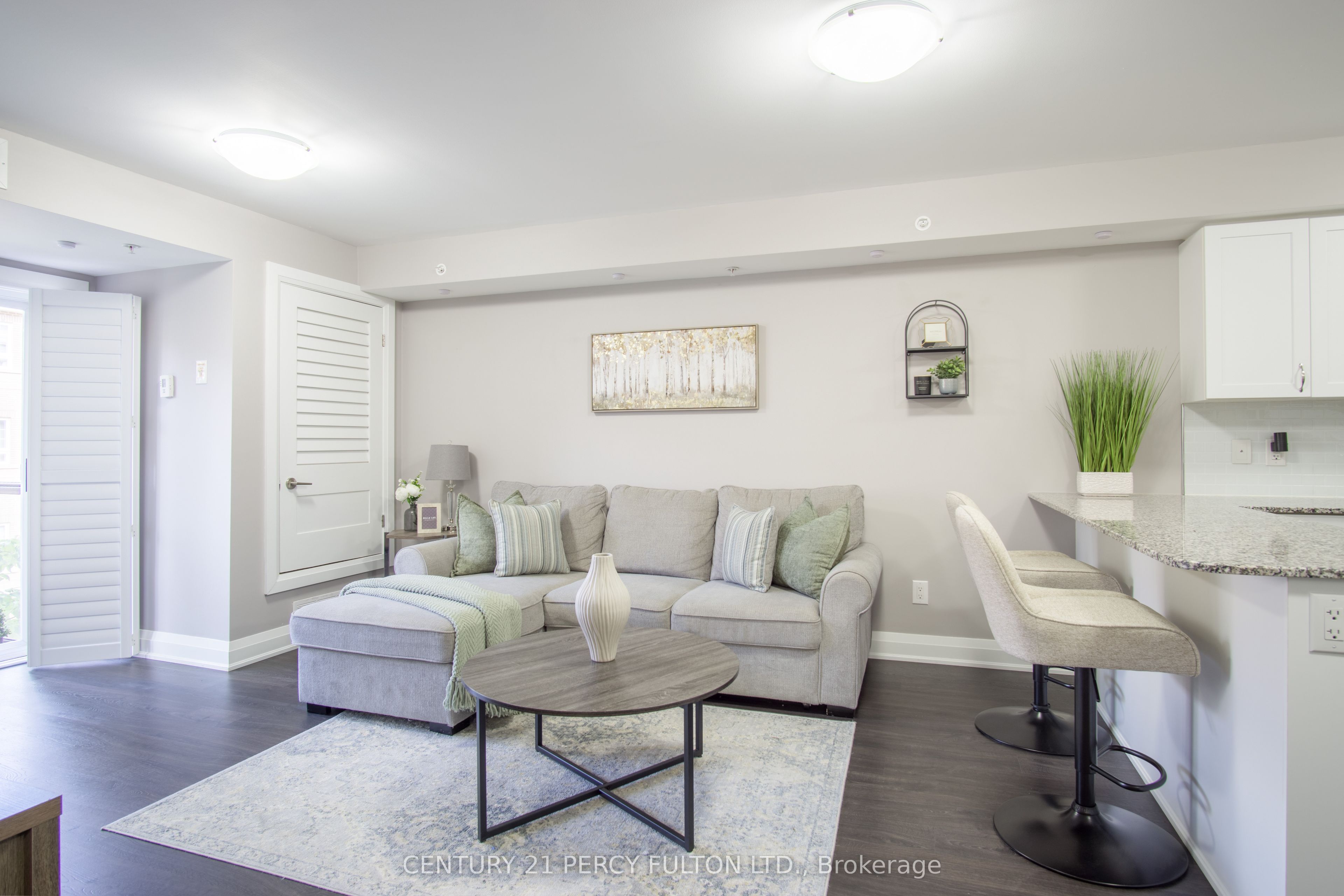 481 Rupert Avenue 201, Whitchurch-Stouffville, ON L4A 1Y7 photo 2