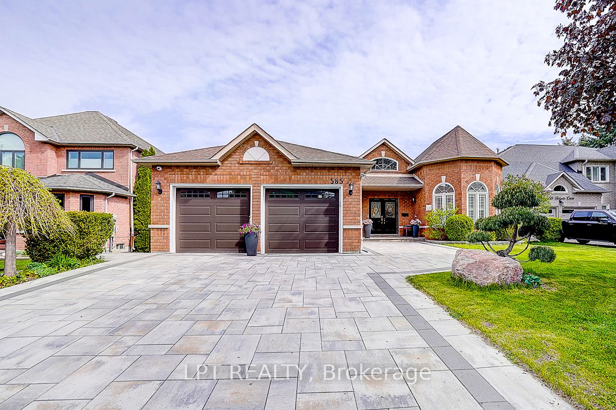 585 Holgate Circle, Newmarket, ON L3X 1V8