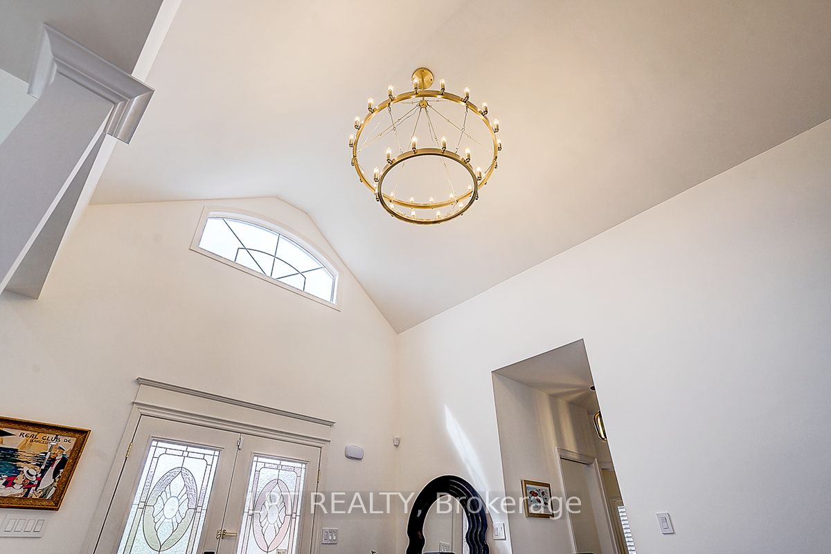 585 Holgate Circle, Newmarket, ON L3X 1V8 photo 5