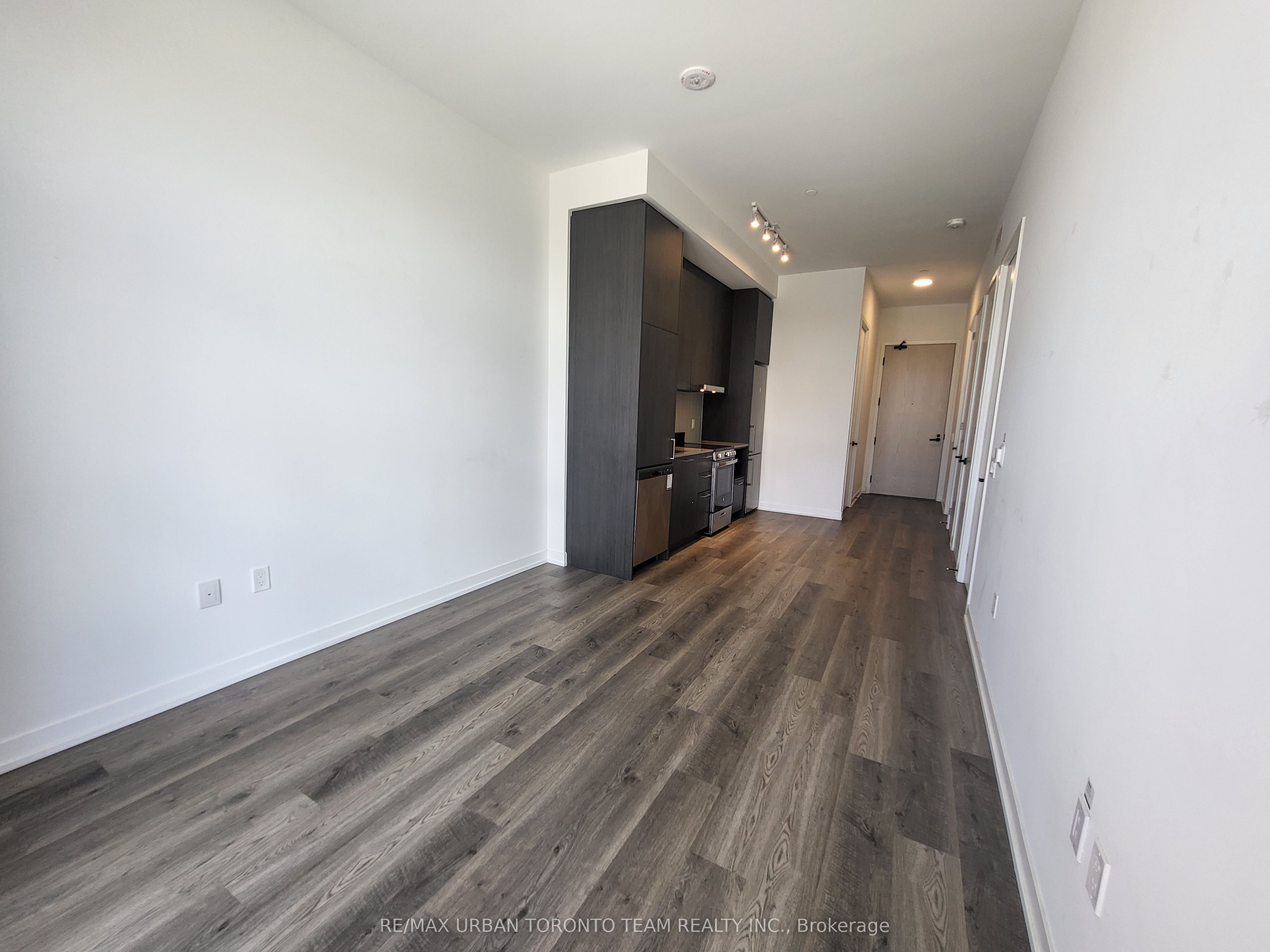 195 Commerce Street 111, Vaughan, ON L4K 0P9 photo 5