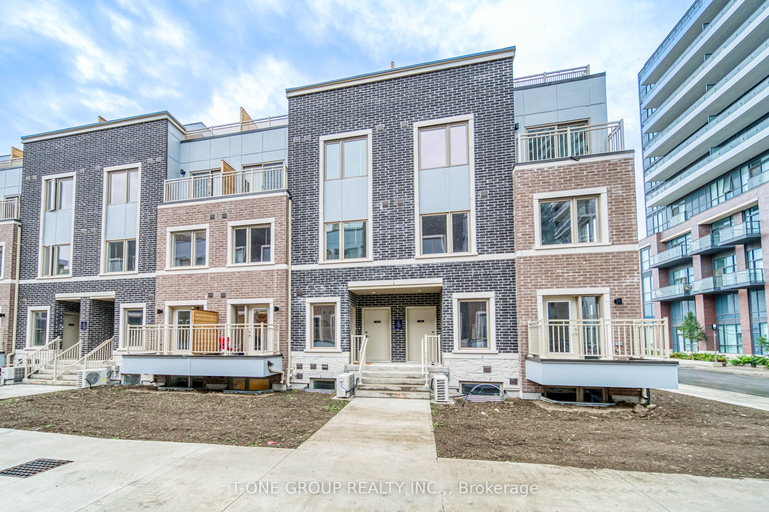 21 Honeycrisp Crescent 46, Vaughan, ON L4K 0N6 photo 4