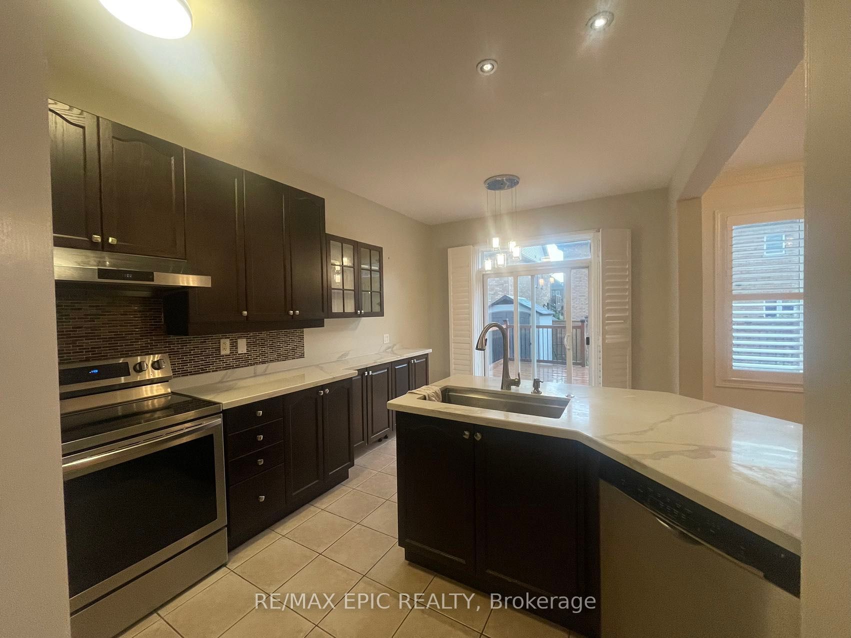 19 Fitzroy Avenue, Markham, ON L6E 0J4 photo 2
