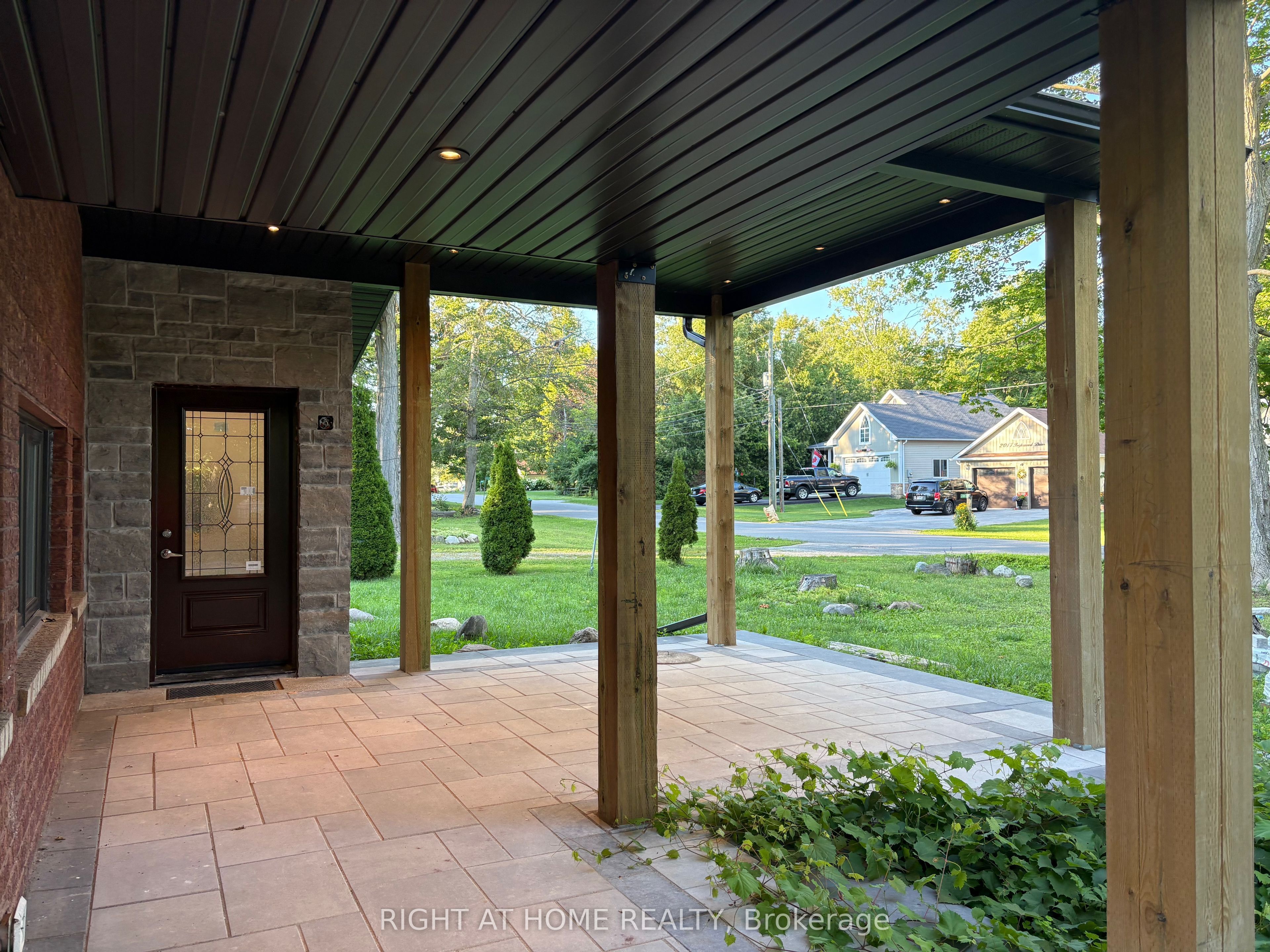 2012 Inglewood Drive, Innisfil, ON L9S 1Z1 photo 2