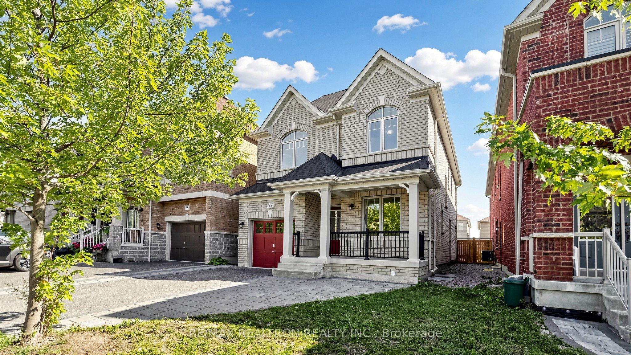 23 Foxberry Road, East Gwillimbury, ON L9N 0P6 photo 2