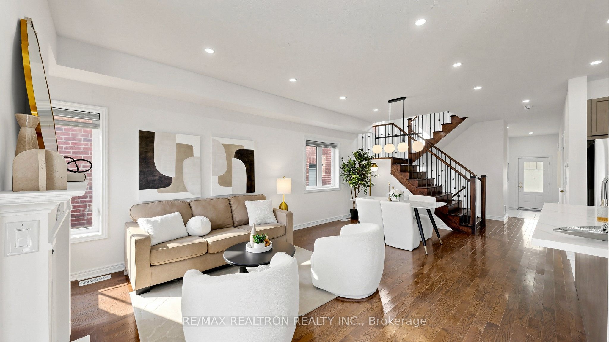 23 Foxberry Road, East Gwillimbury, ON L9N 0P6 photo 4