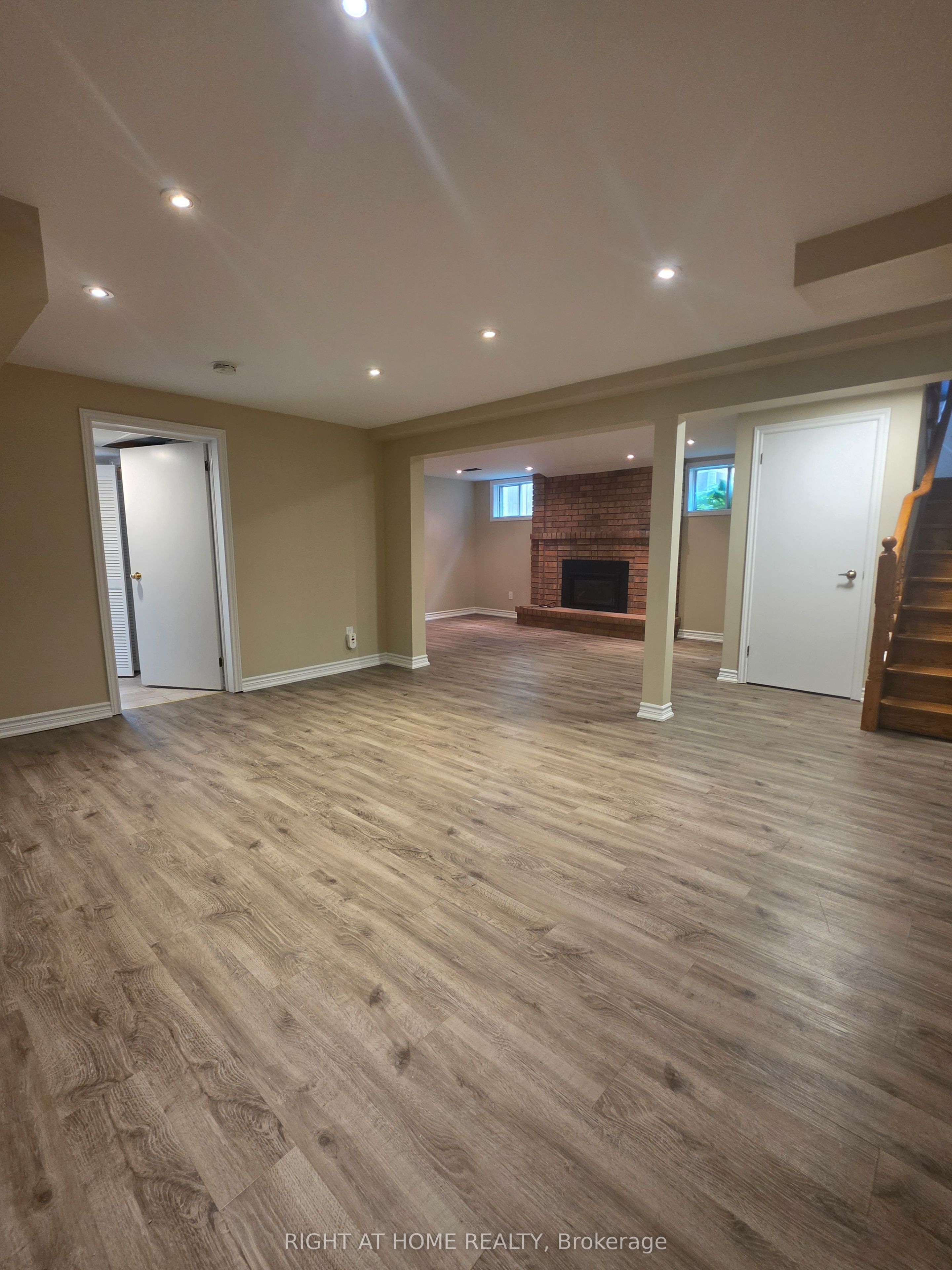 250 Hemlock Drive, Whitchurch-Stouffville, ON L4A 5A5 photo 2
