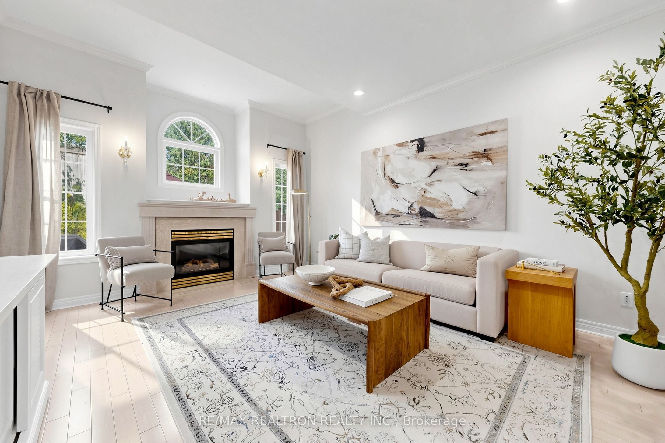 338 Mcbride Crescent, Newmarket, ON L3X 2W3