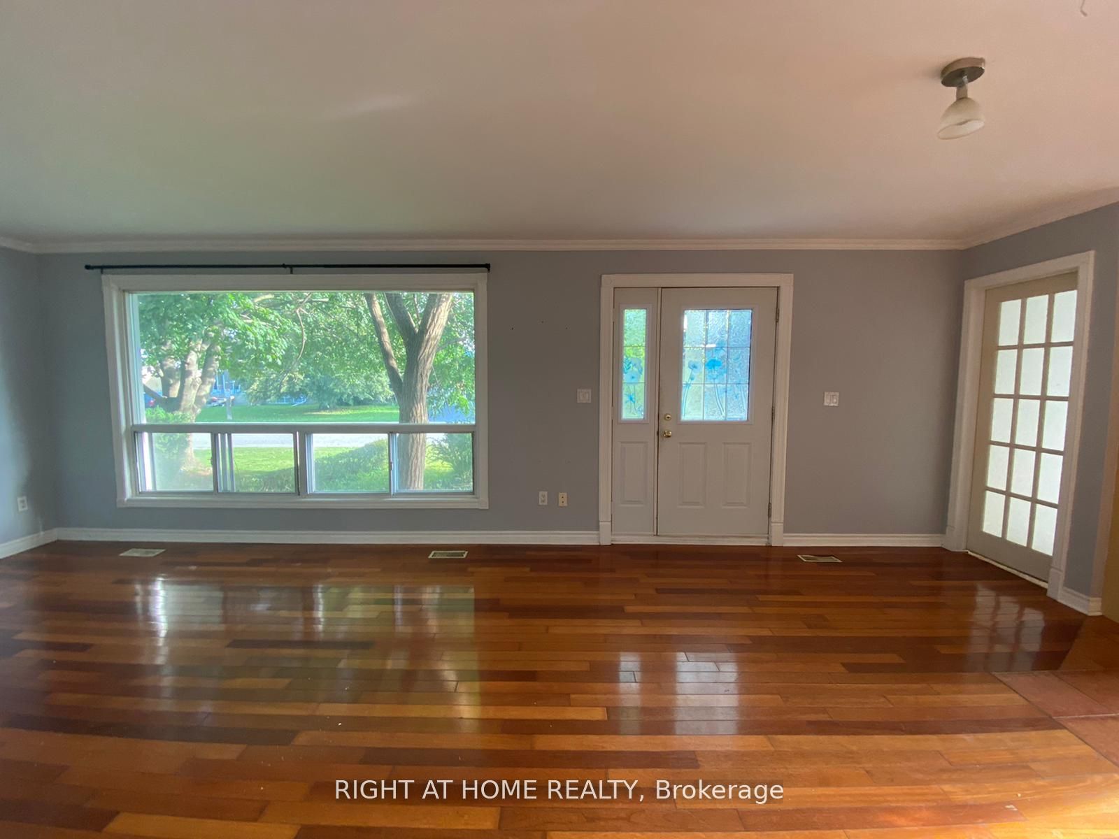 413 Fernleigh Circle S Main Floor, Richmond Hill, ON L4C 1E7 photo 2