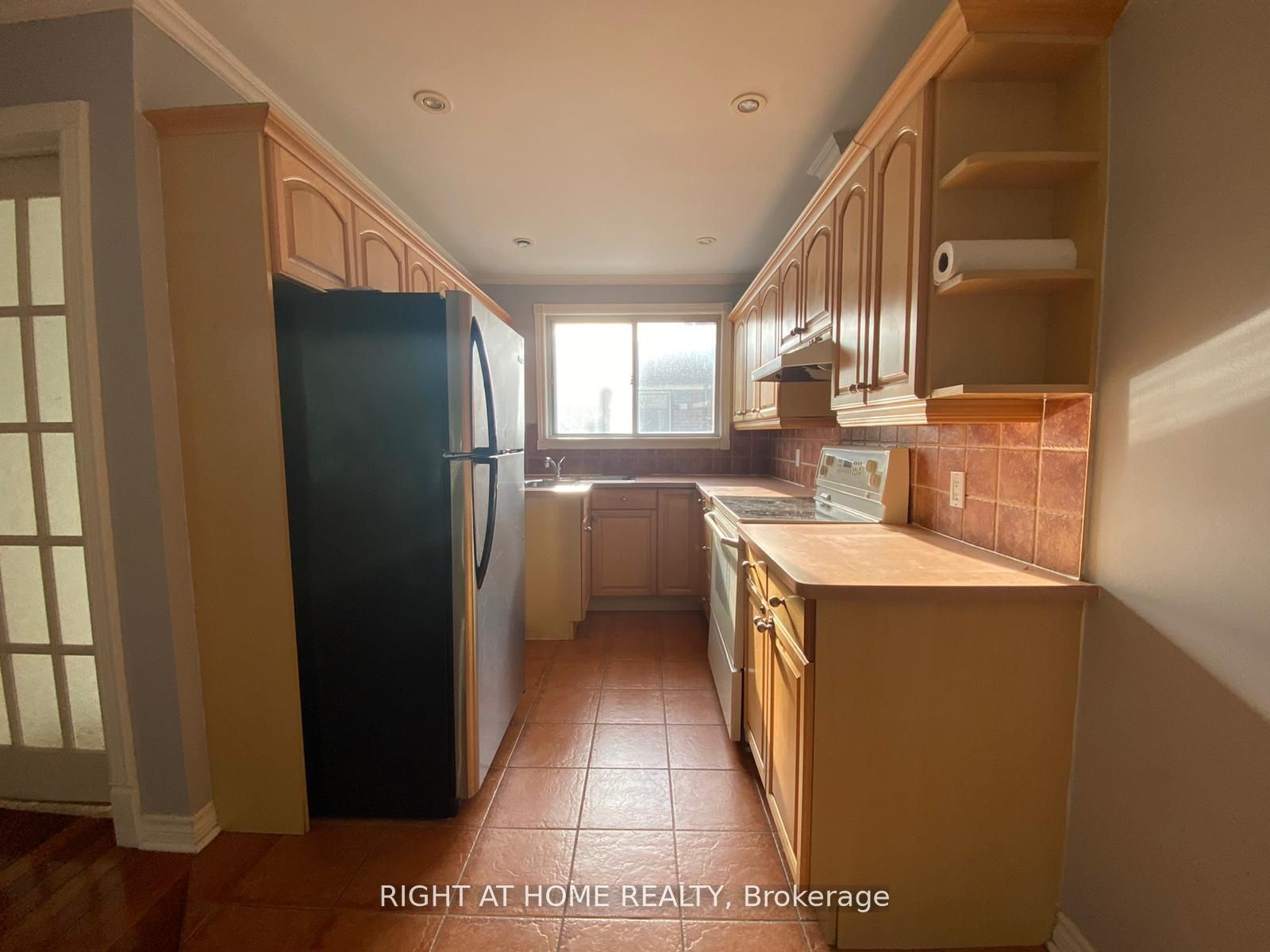 413 Fernleigh Circle S Main Floor, Richmond Hill, ON L4C 1E7 photo 3