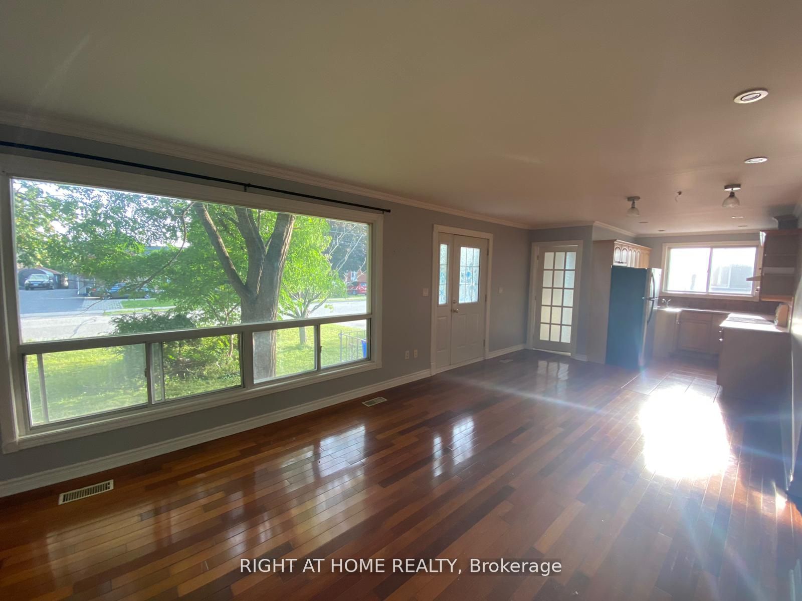 413 Fernleigh Circle S Main Floor, Richmond Hill, ON L4C 1E7 photo 4