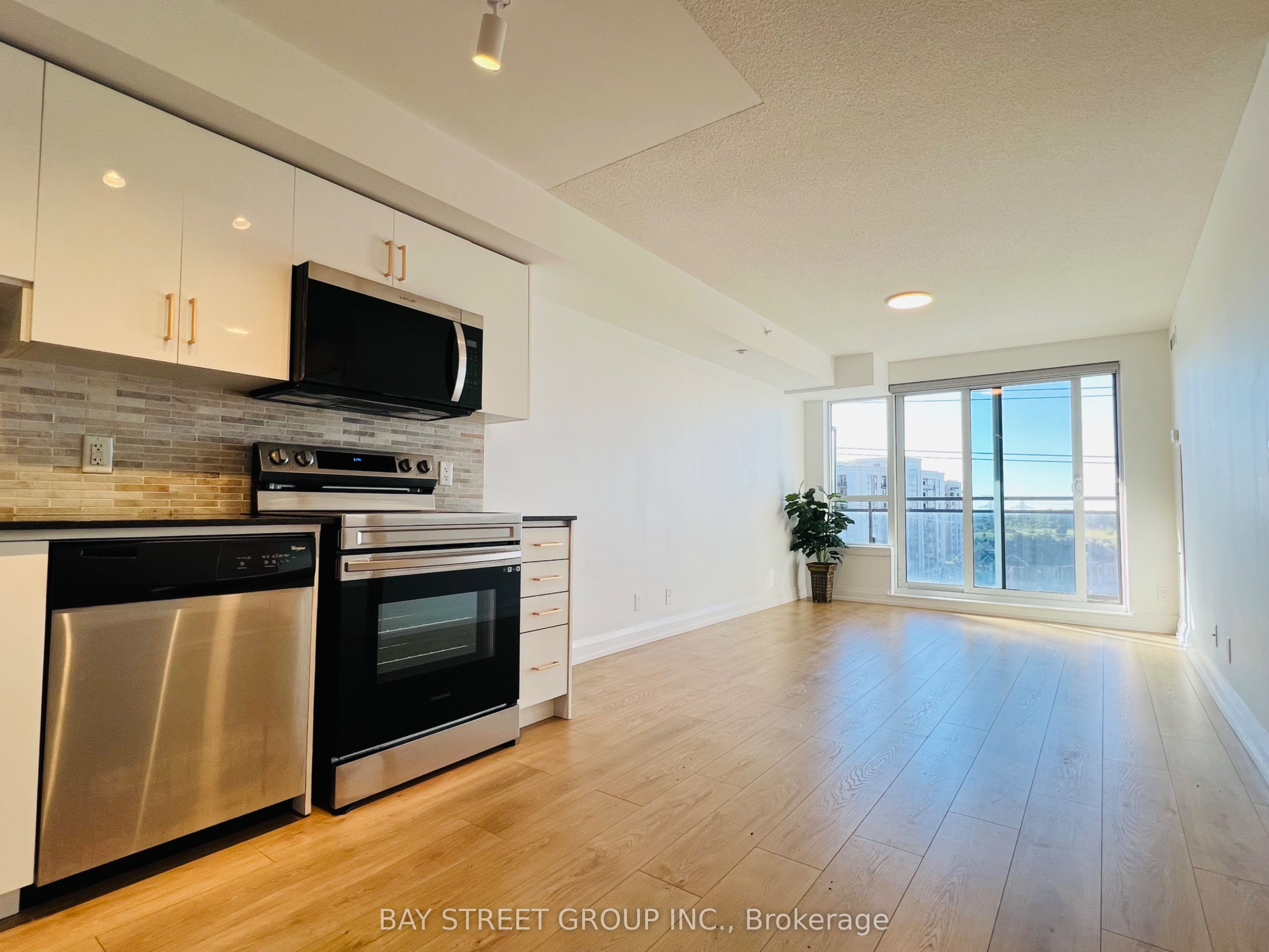 370 Highway 7 E 811, Richmond Hill, ON L4B 0C4 photo 3