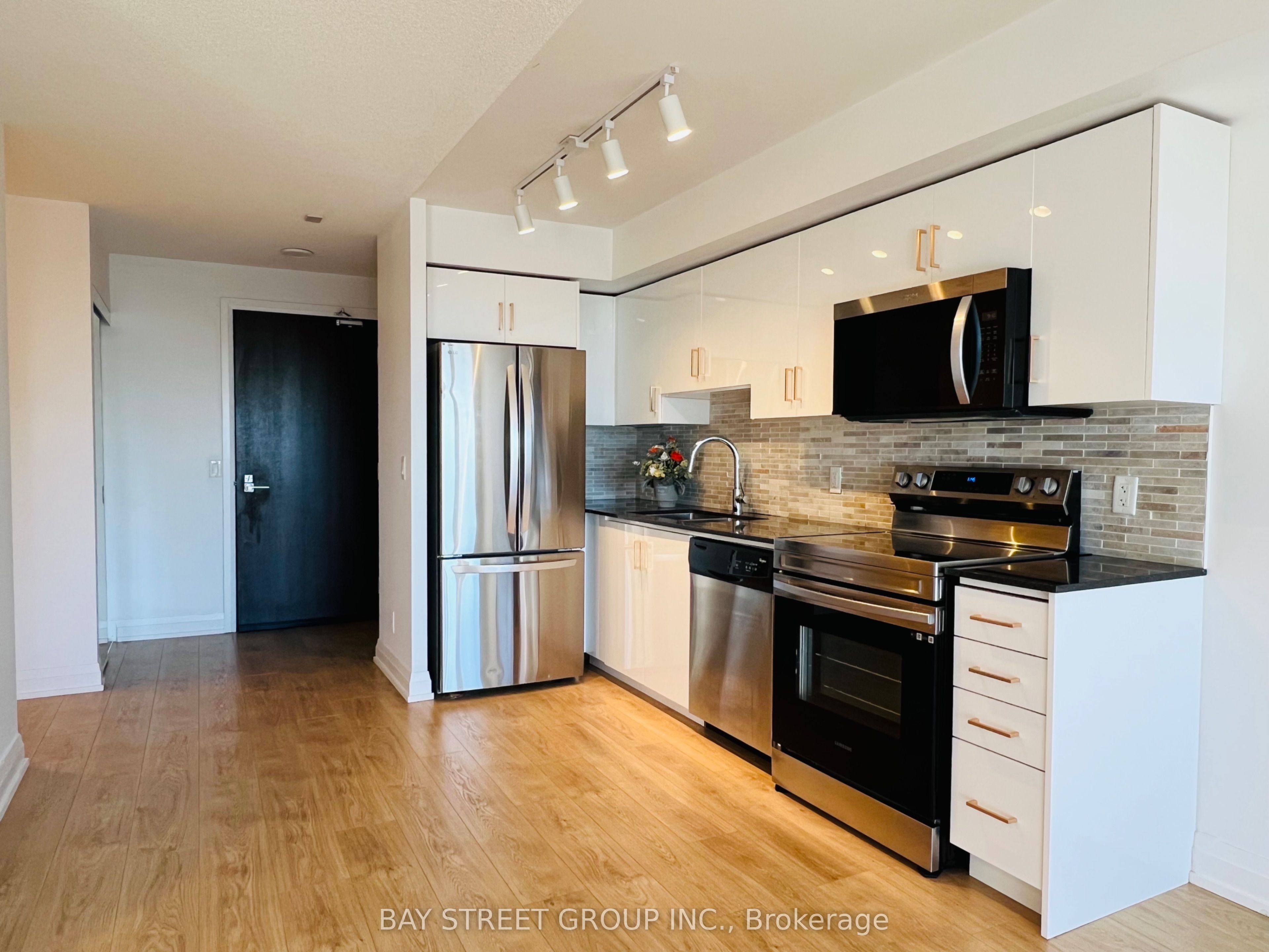 370 Highway 7 E 811, Richmond Hill, ON L4B 0C4 photo 4
