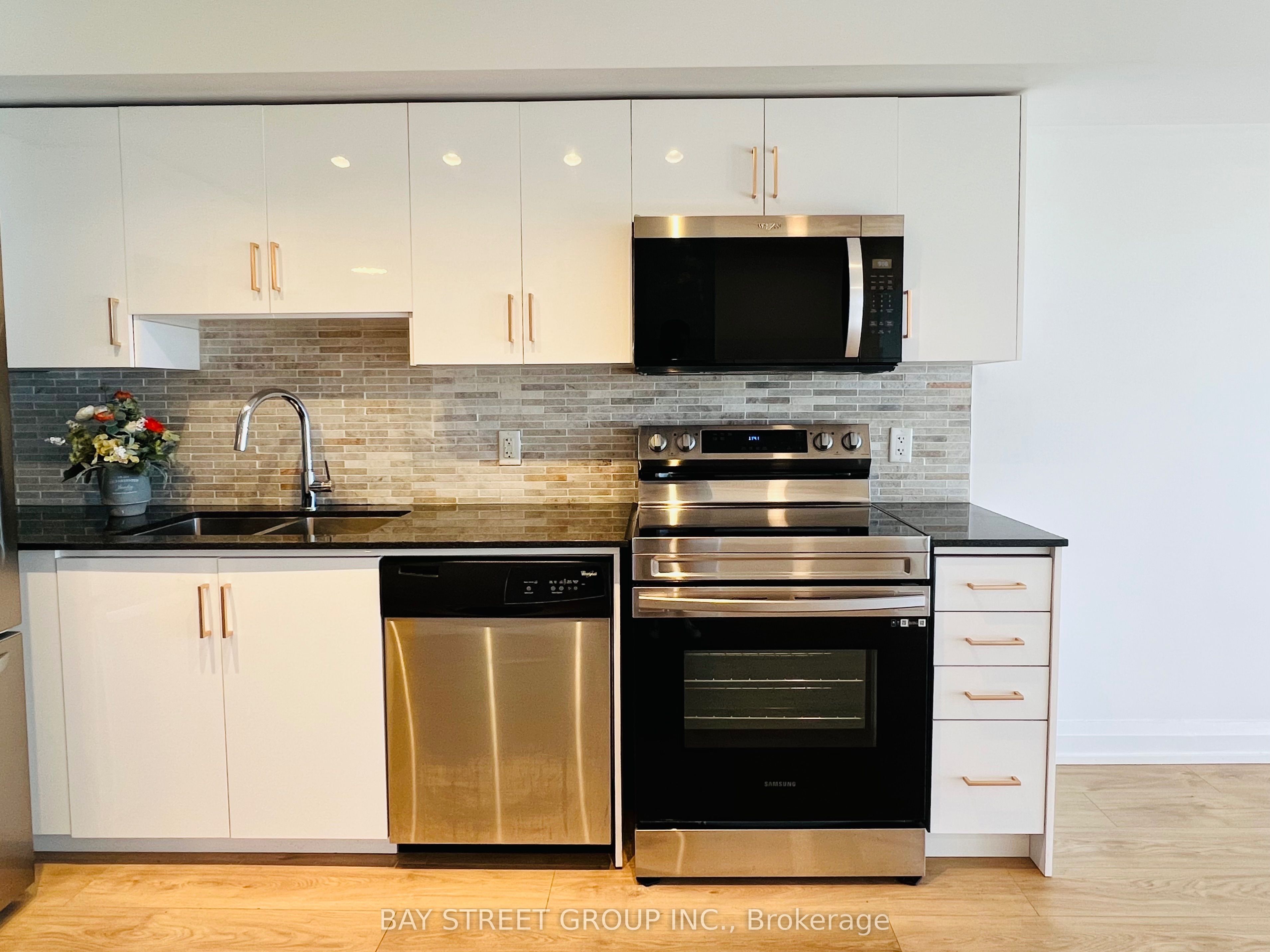 370 Highway 7 E 811, Richmond Hill, ON L4B 0C4 photo 5