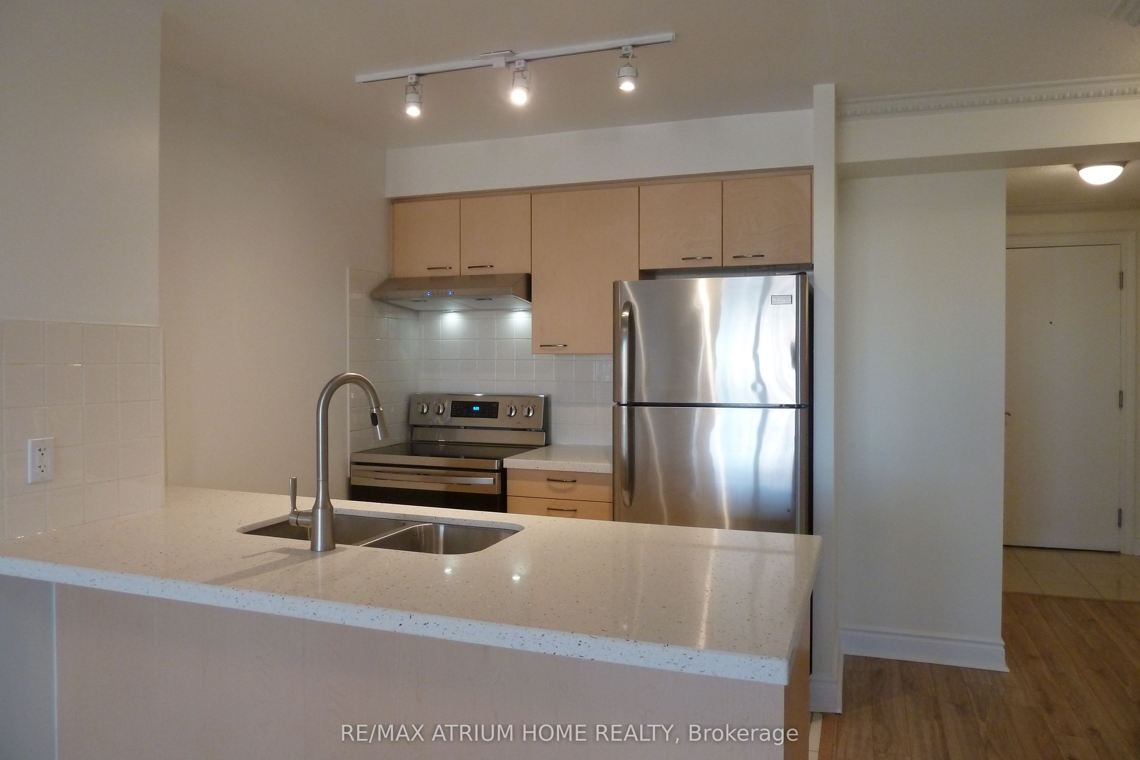 51 Saddlecreek Drive 815, Markham, ON L3T 7Z1 photo 2