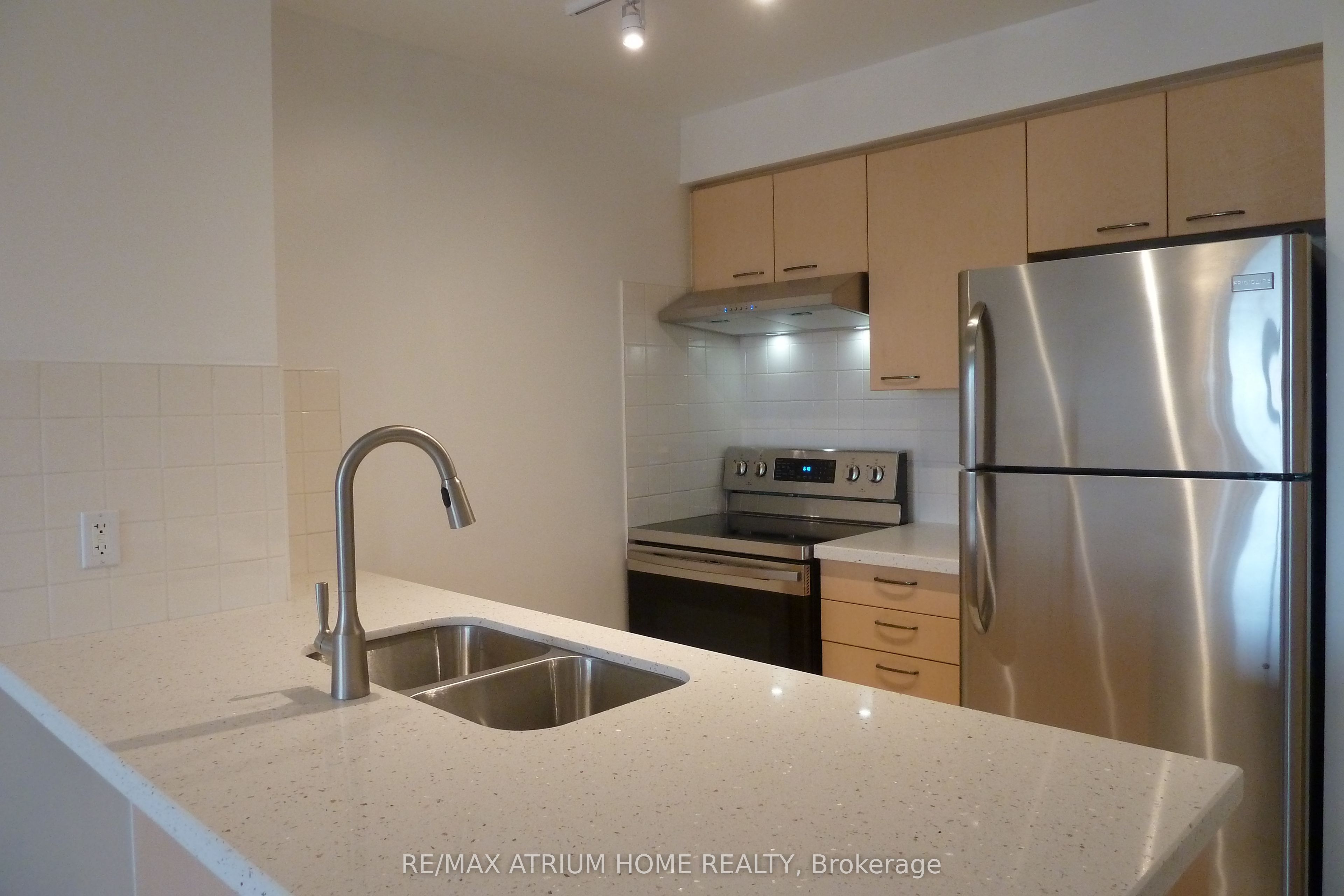 51 Saddlecreek Drive 815, Markham, ON L3T 7Z1 photo 3