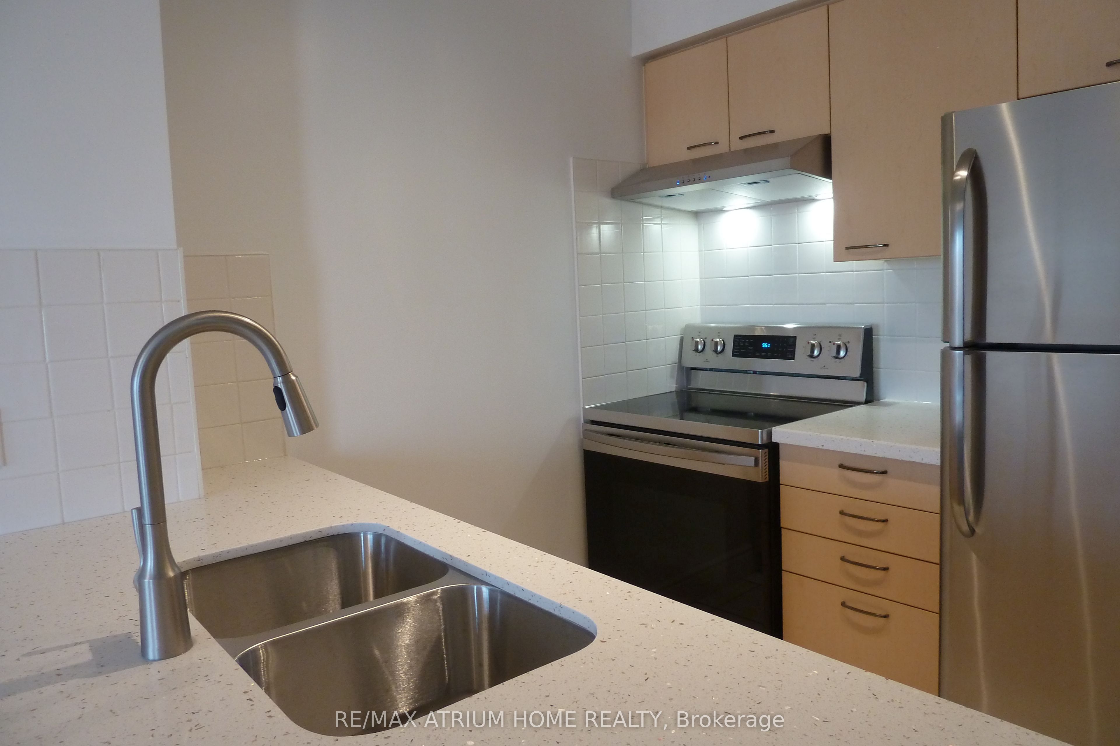 51 Saddlecreek Drive 815, Markham, ON L3T 7Z1 photo 4