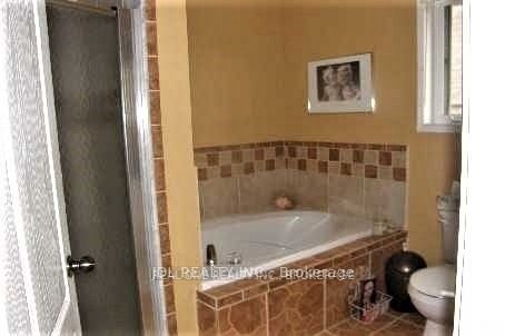 215 Shirley Drive, Richmond Hill, ON L4S 1T4 photo 3