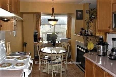 215 Shirley Drive, Richmond Hill, ON L4S 1T4 photo 5
