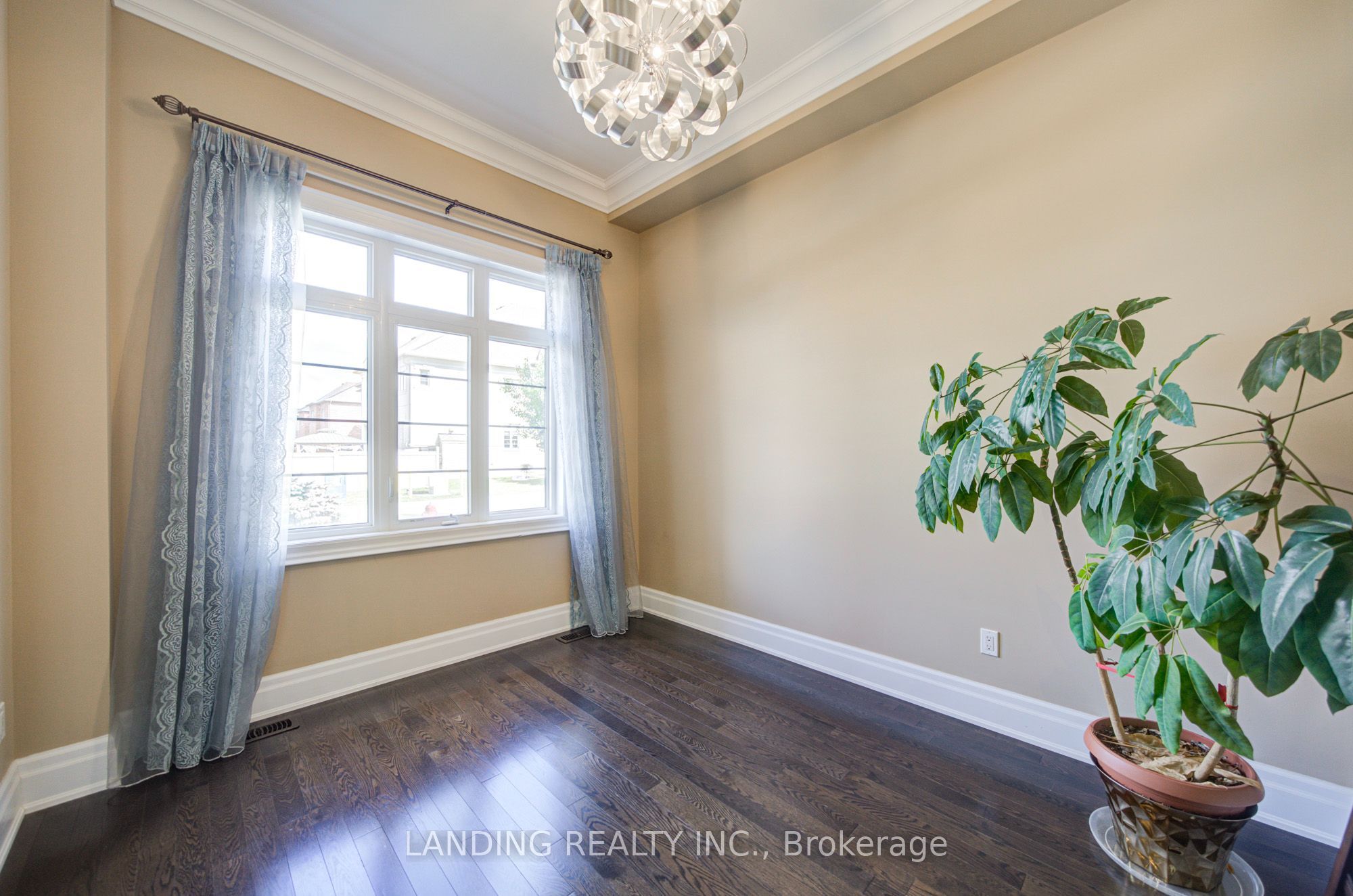 57 Strawbridge Farm Drive, Aurora, ON L4G 0L2 photo 4