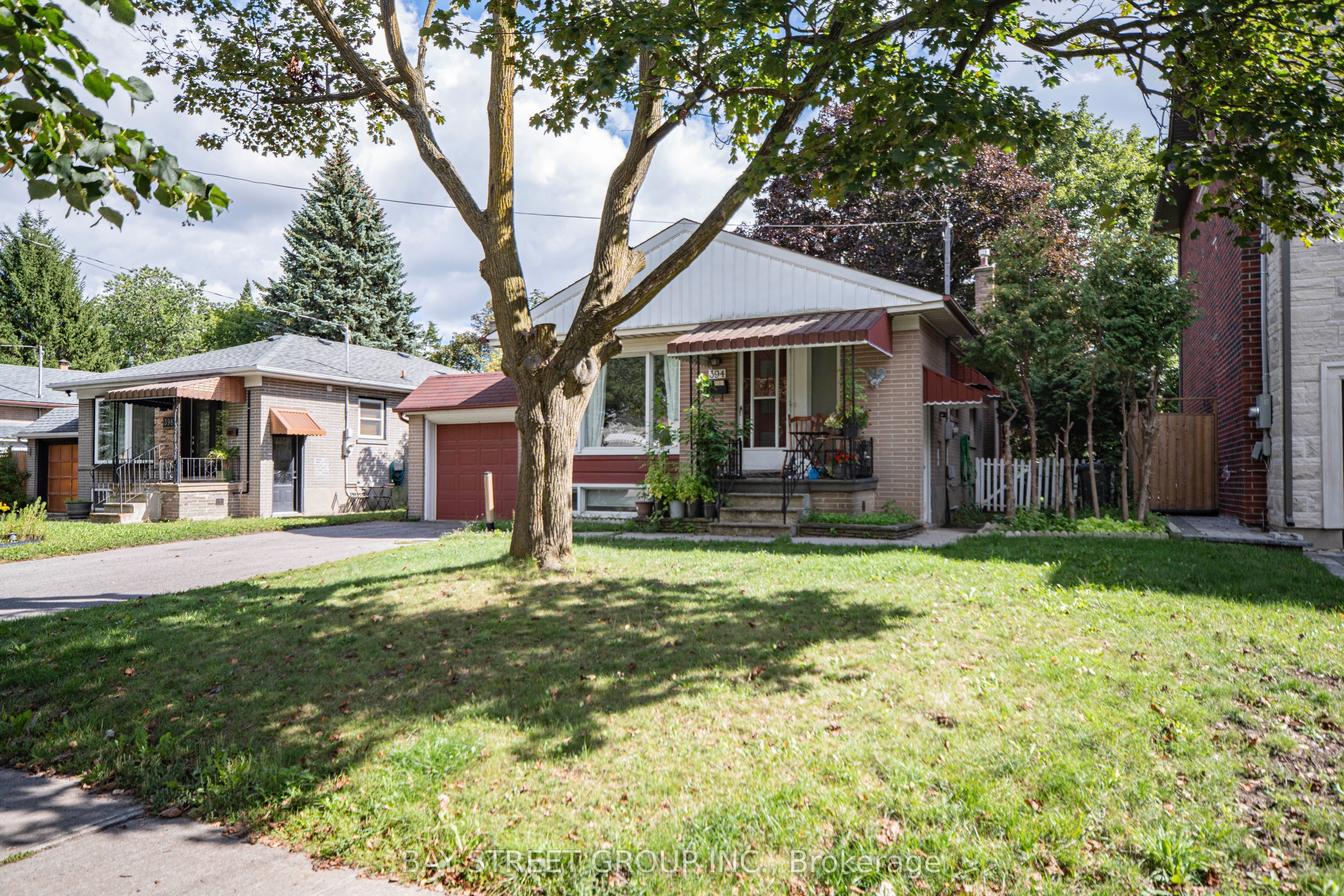 394 Centre Street E Lower, Richmond Hill, ON L4C 1B7 photo 2