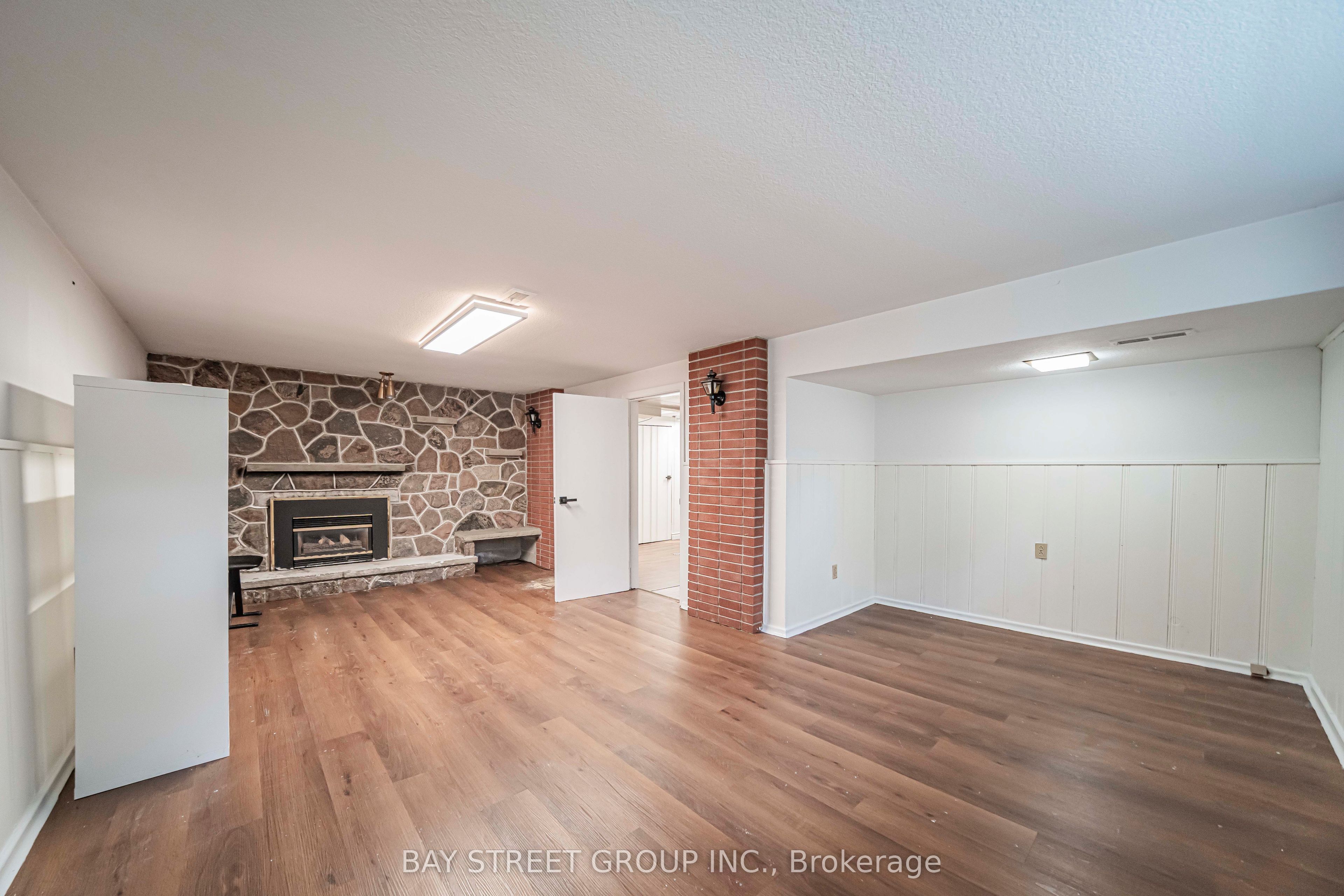 394 Centre Street E Lower, Richmond Hill, ON L4C 1B7 photo 4